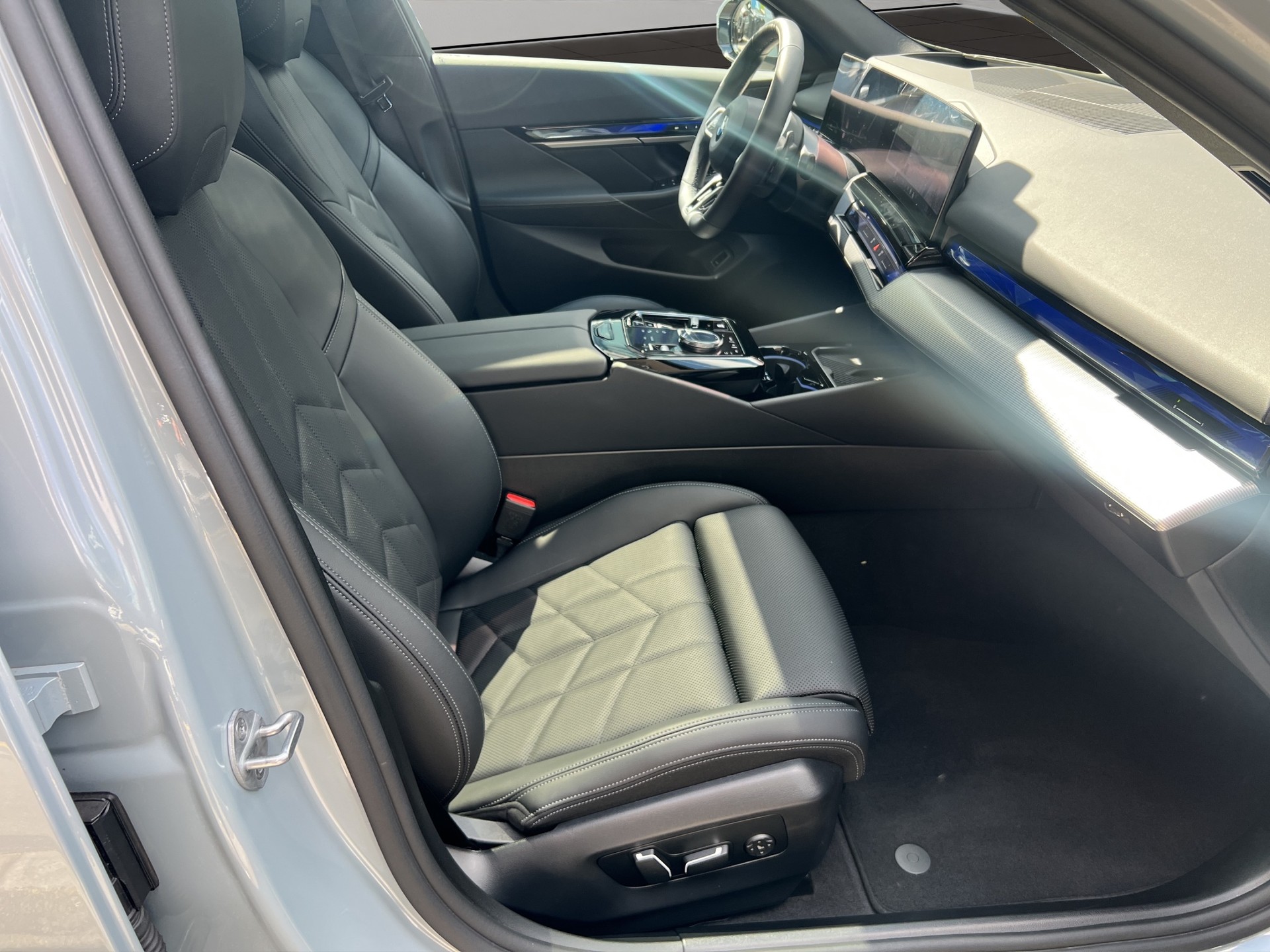 BMW 520d xDrive 48V Touring M Sport Steptronic-image-20