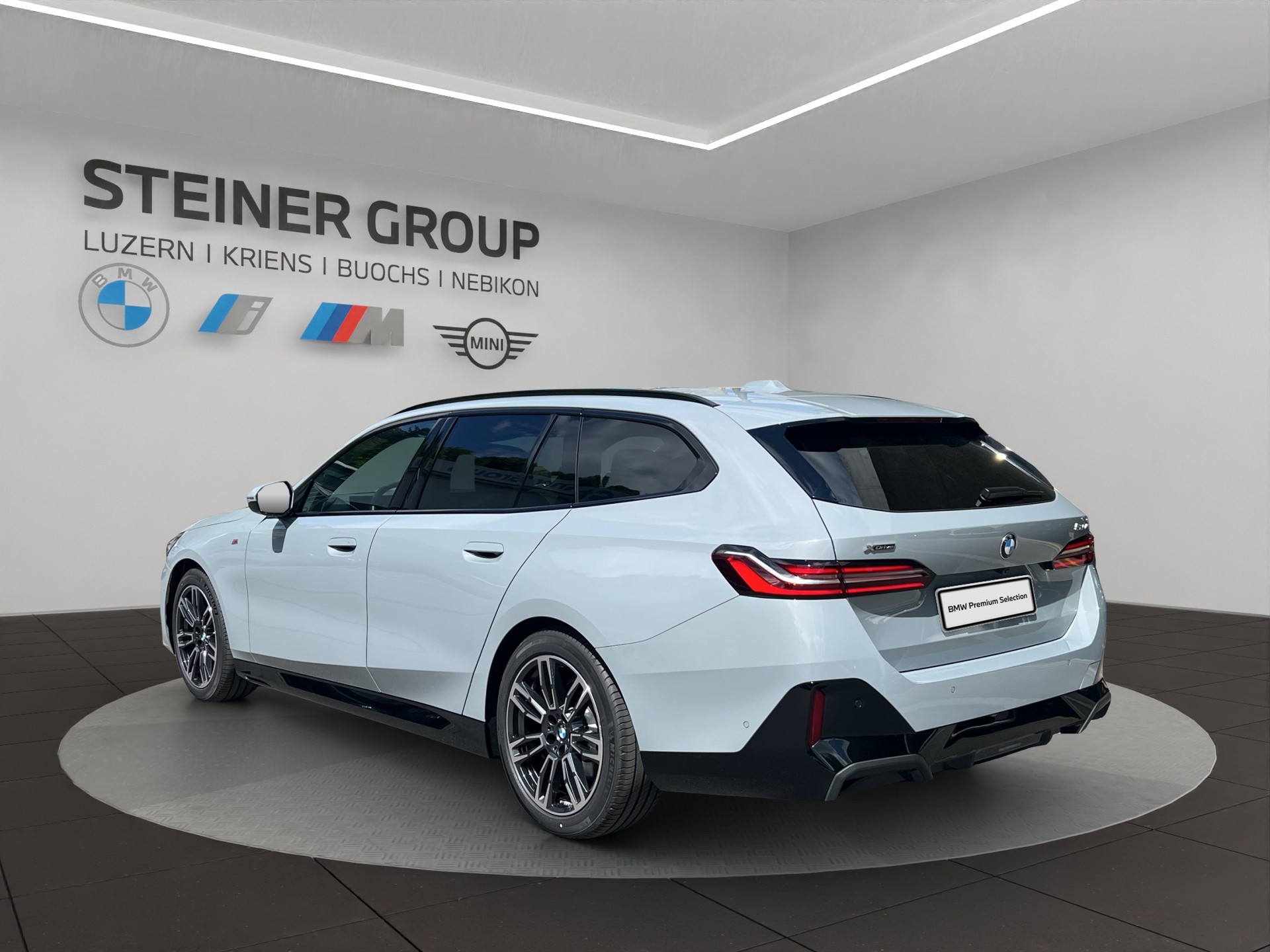 BMW 520d xDrive 48V Touring M Sport Steptronic-image-6