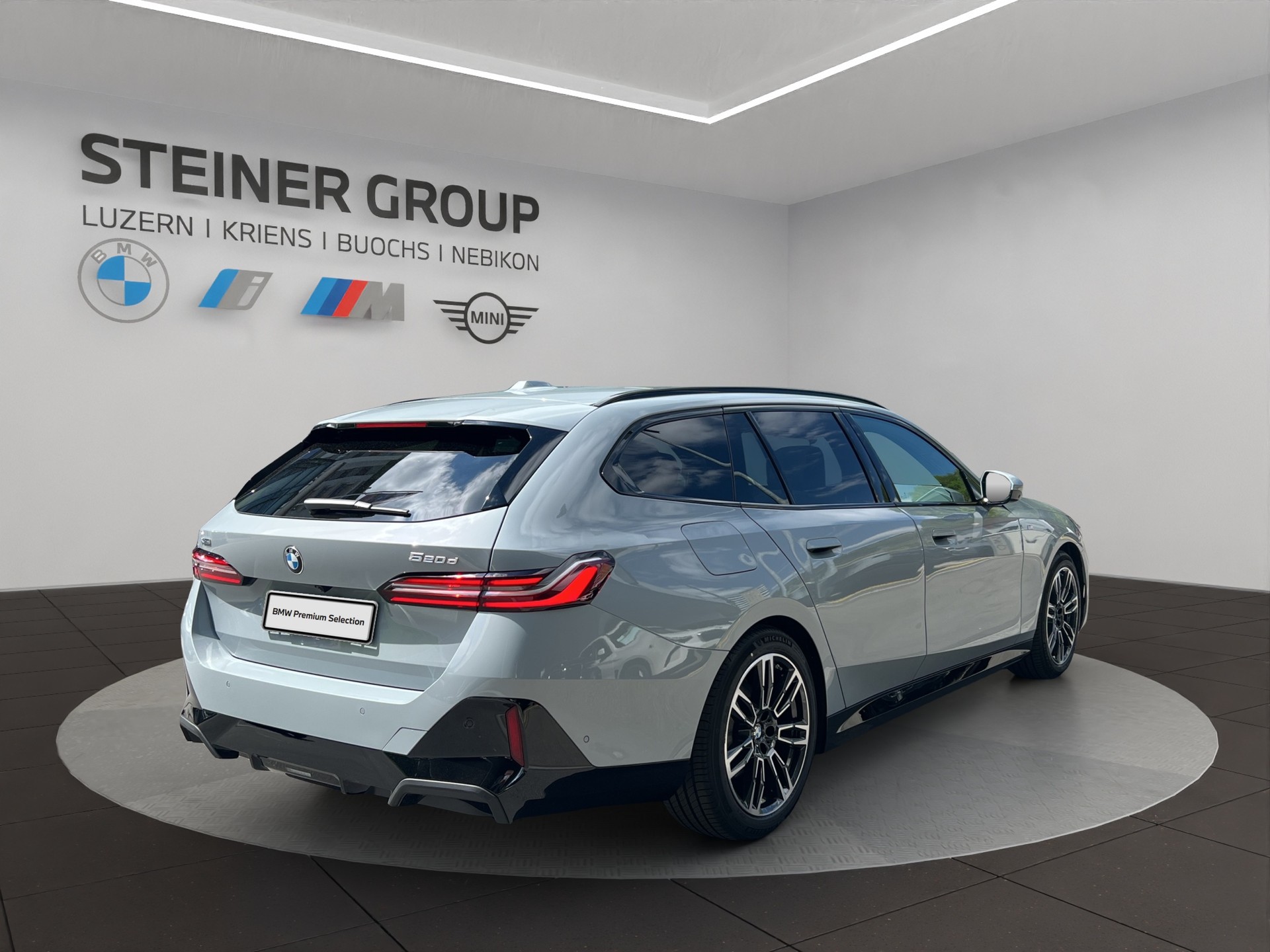 BMW 520d xDrive 48V Touring M Sport Steptronic-image-4
