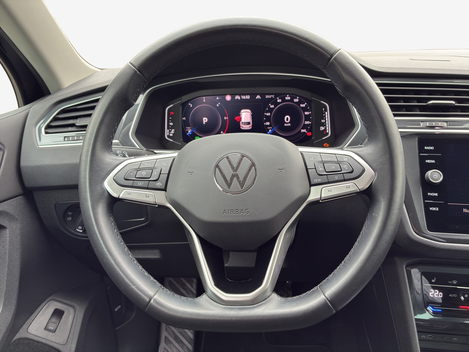 VW Tiguan 2.0 TDI SCR Elegance 4Motion DSG-image-9