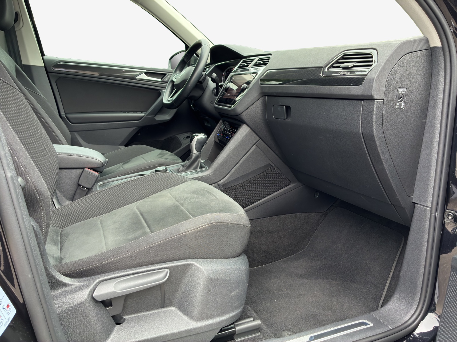 VW Tiguan 2.0 TDI SCR Elegance 4Motion DSG-image-14