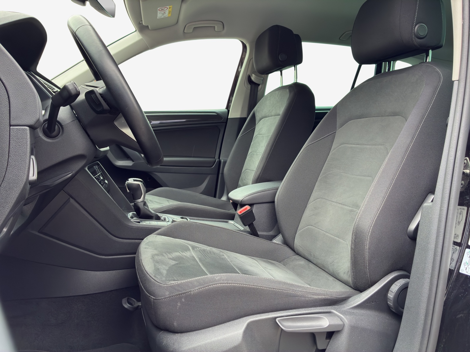 VW Tiguan 2.0 TDI SCR Elegance 4Motion DSG-image-7