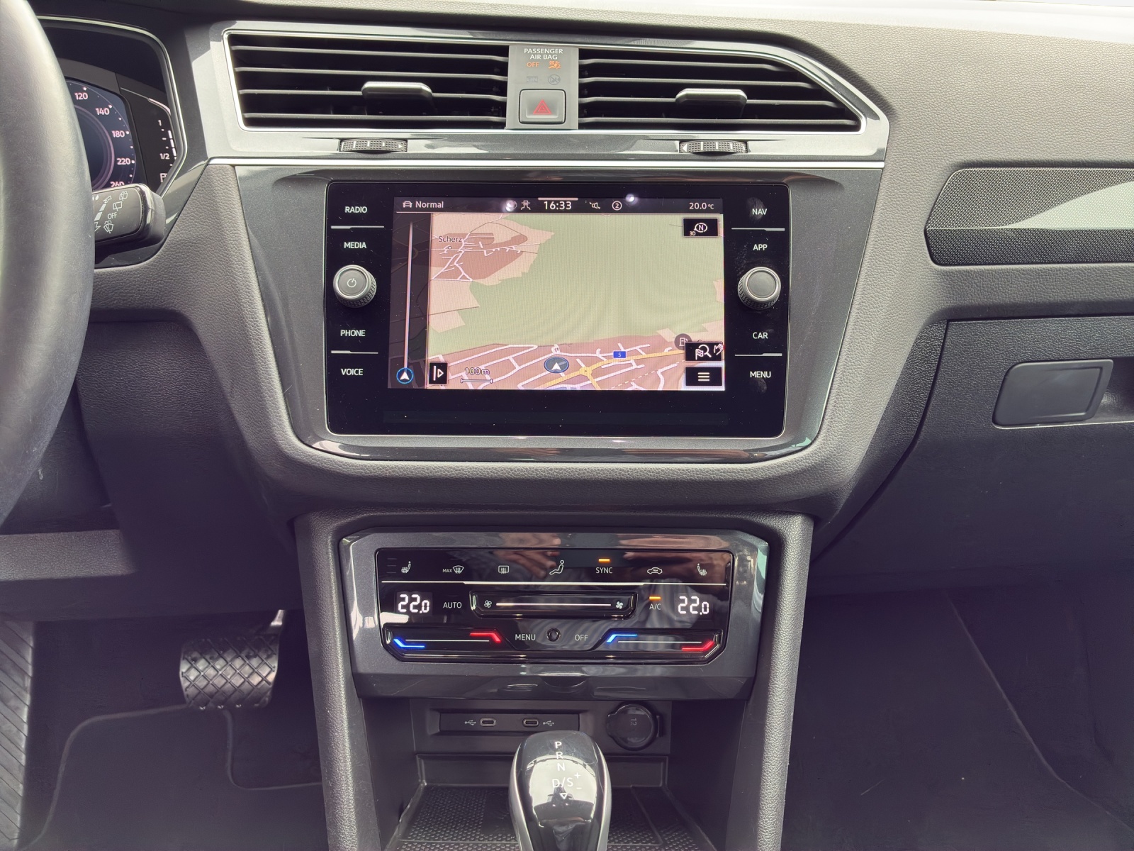 VW Tiguan 2.0 TDI SCR Elegance 4Motion DSG-image-10