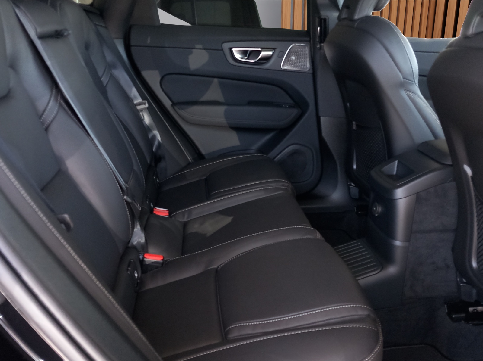 VOLVO XC60 2.0 T6 TE Ultra Dark eAWD-image-10