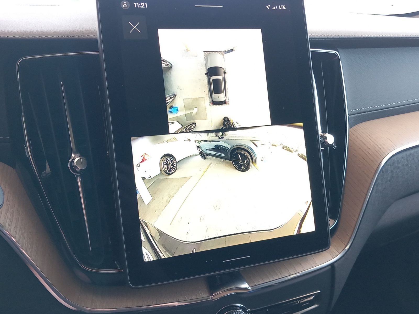 VOLVO XC60 2.0 T6 TE Ultra Dark eAWD-image-13