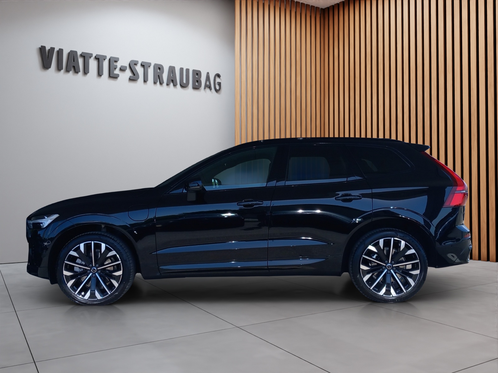 VOLVO XC60 2.0 T6 TE Ultra Dark eAWD-image-1