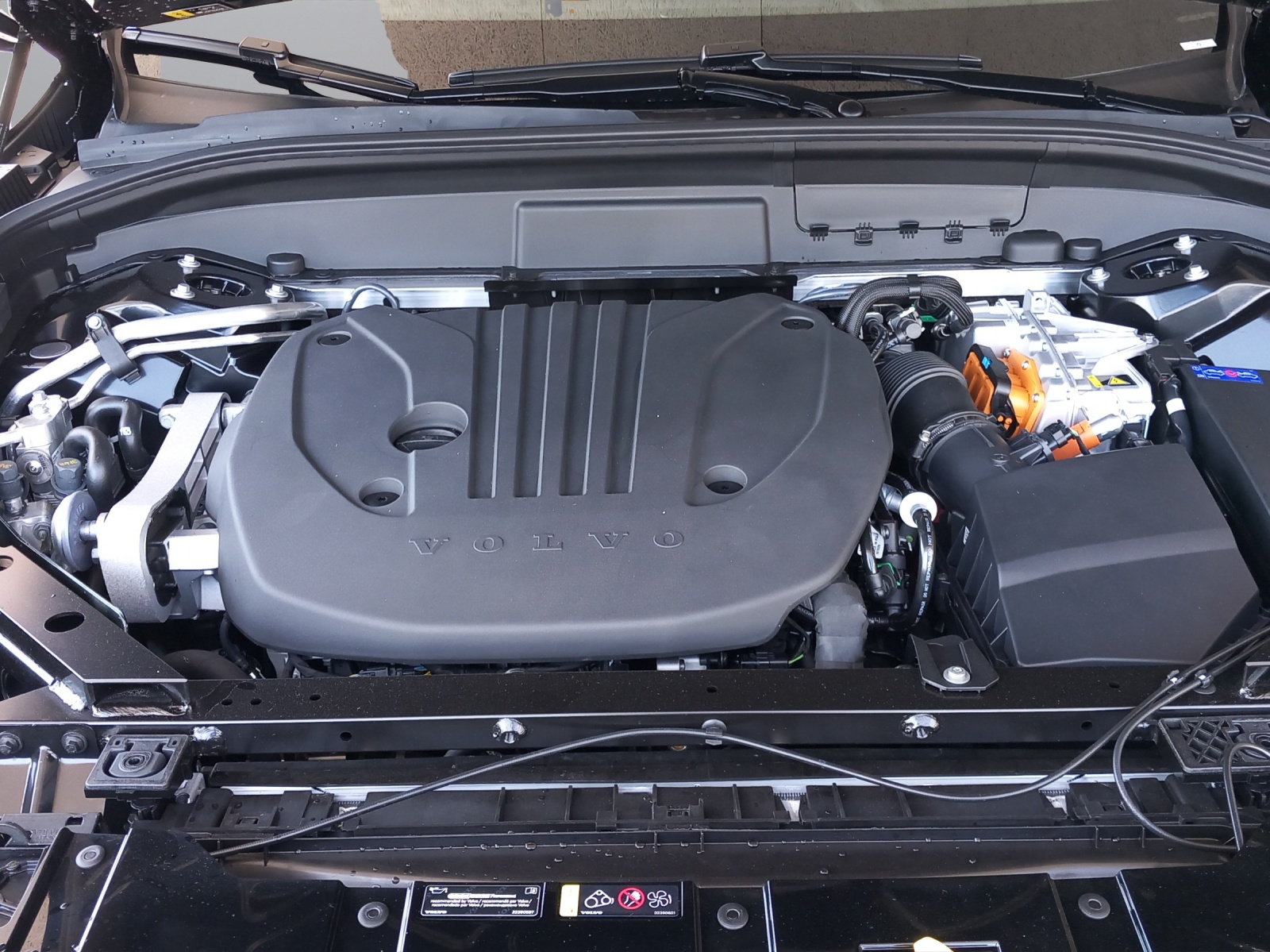 VOLVO XC60 2.0 T6 TE Ultra Dark eAWD-image-25