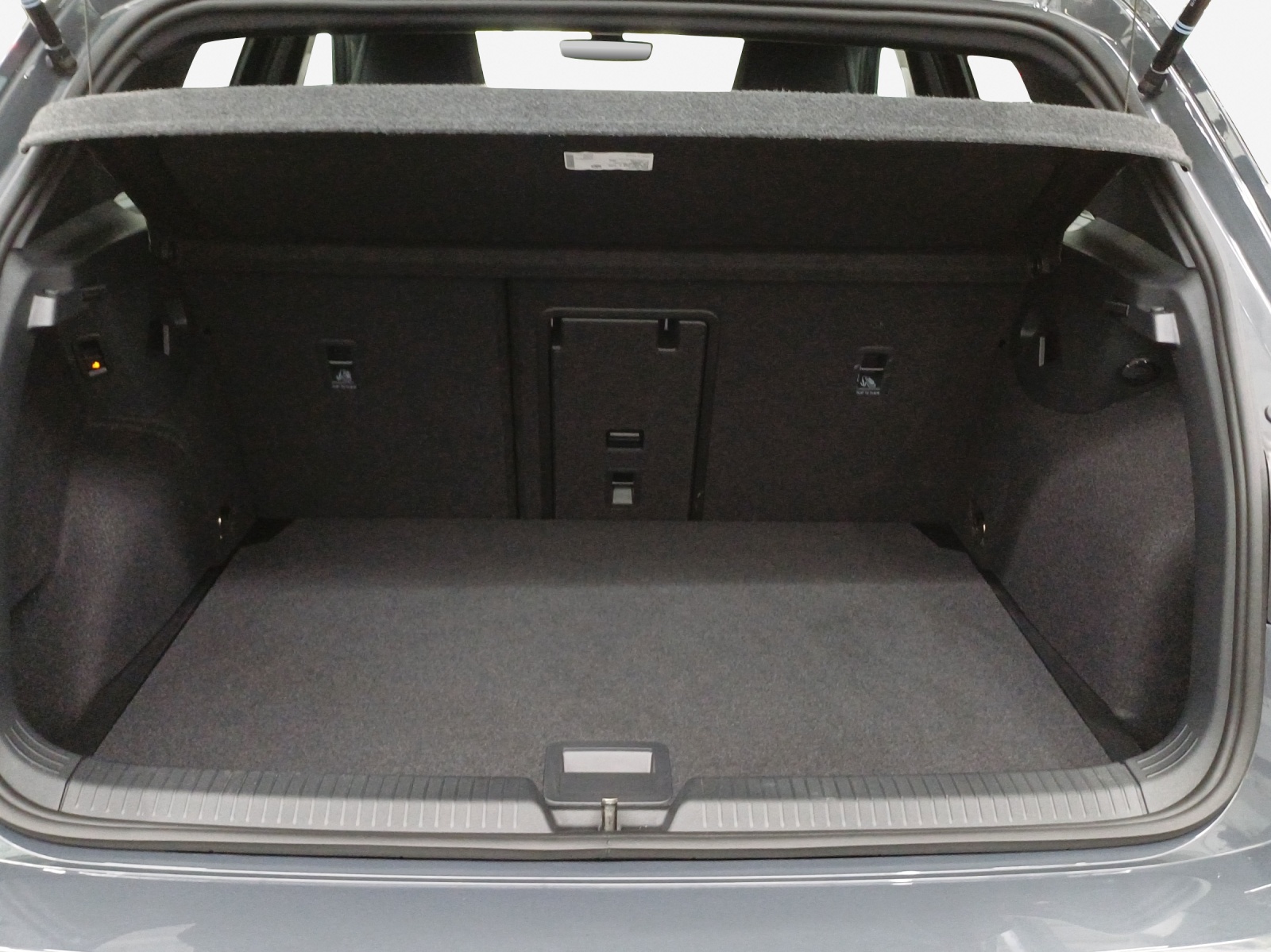 VW Golf 2.0 TSI R-Line DSG 4 Motion-image-12