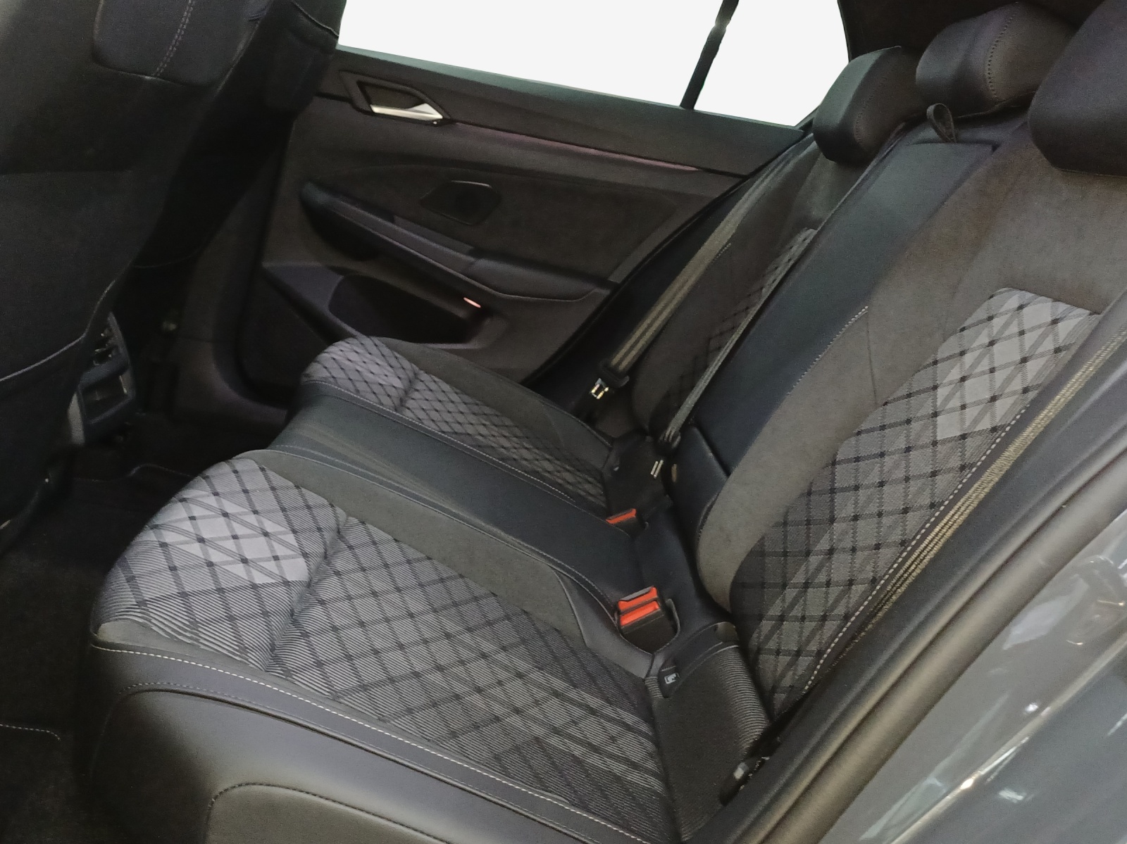 VW Golf 2.0 TSI R-Line DSG 4 Motion-image-11