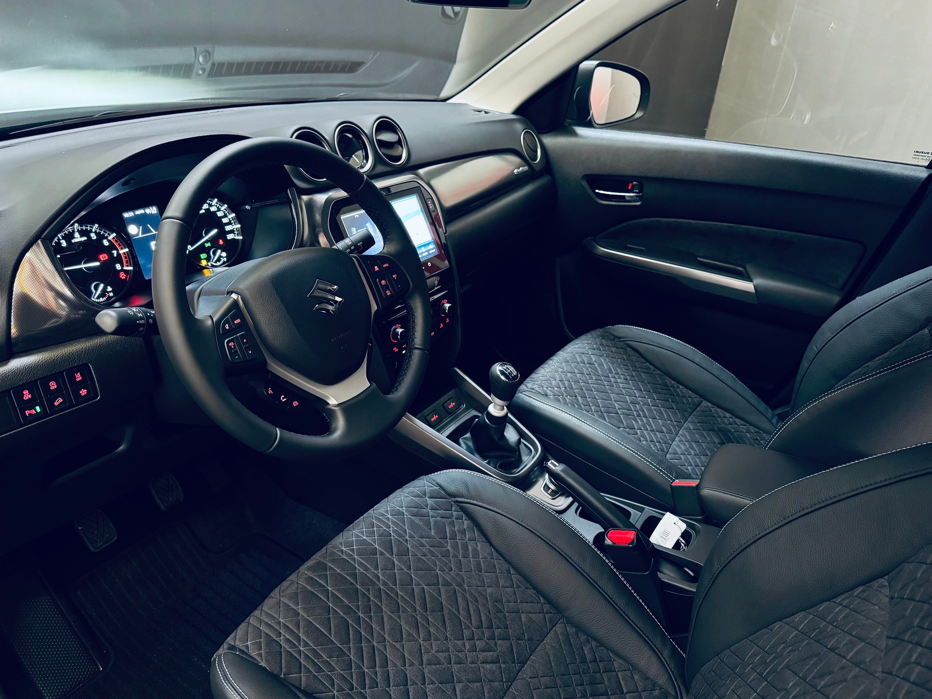 SUZUKI Vitara 1.4 Boosterjet Compact Top 4x4 Hybrid-image-13