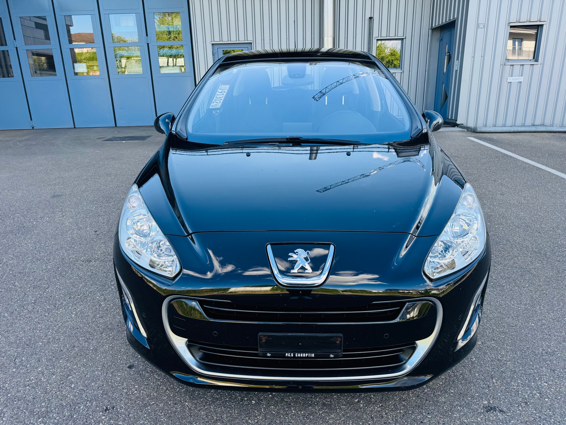PEUGEOT 308 1.6 16V Turbo Swiss Edition-image-8