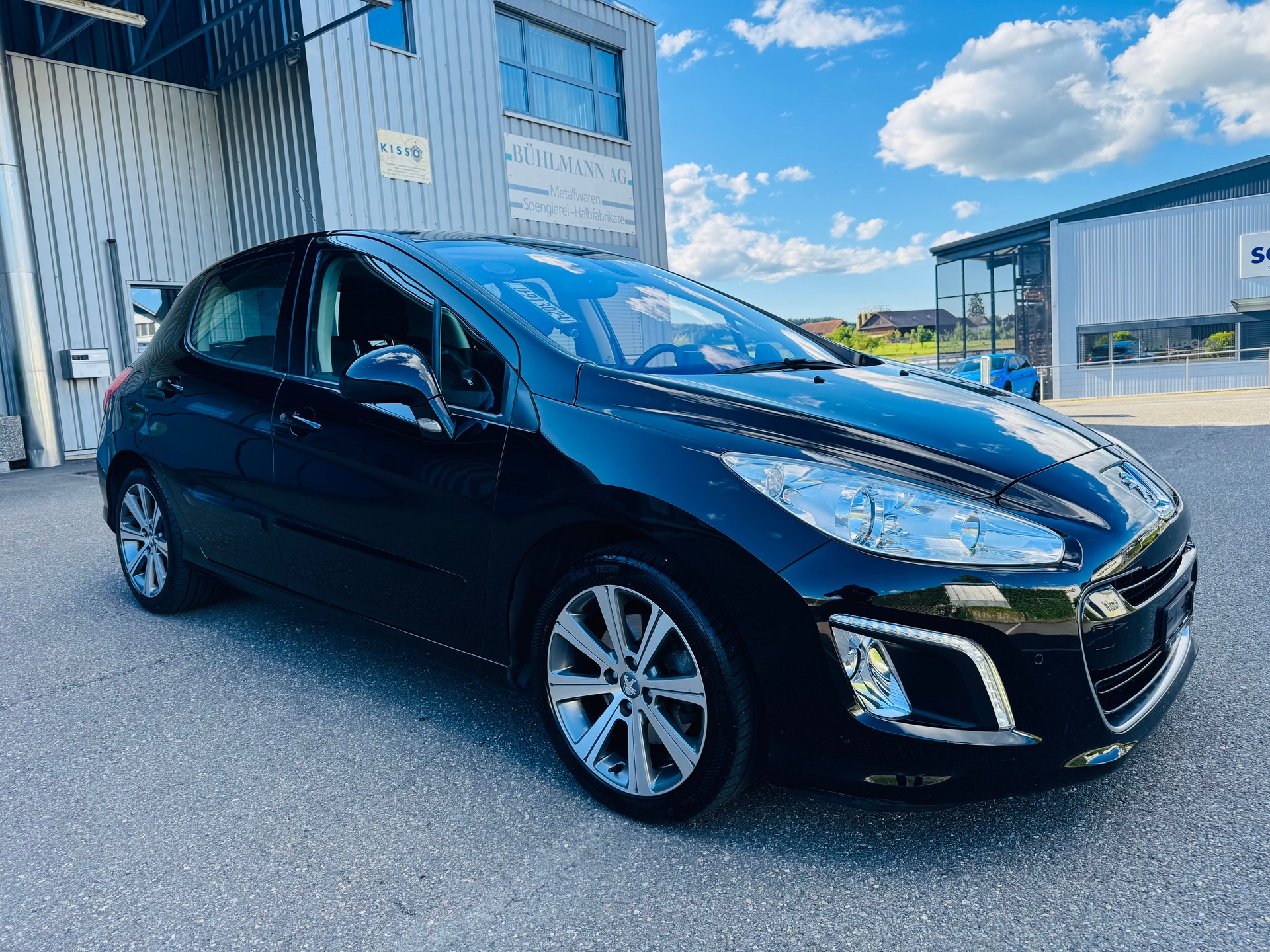 PEUGEOT 308 1.6 16V Turbo Swiss Edition-image-7