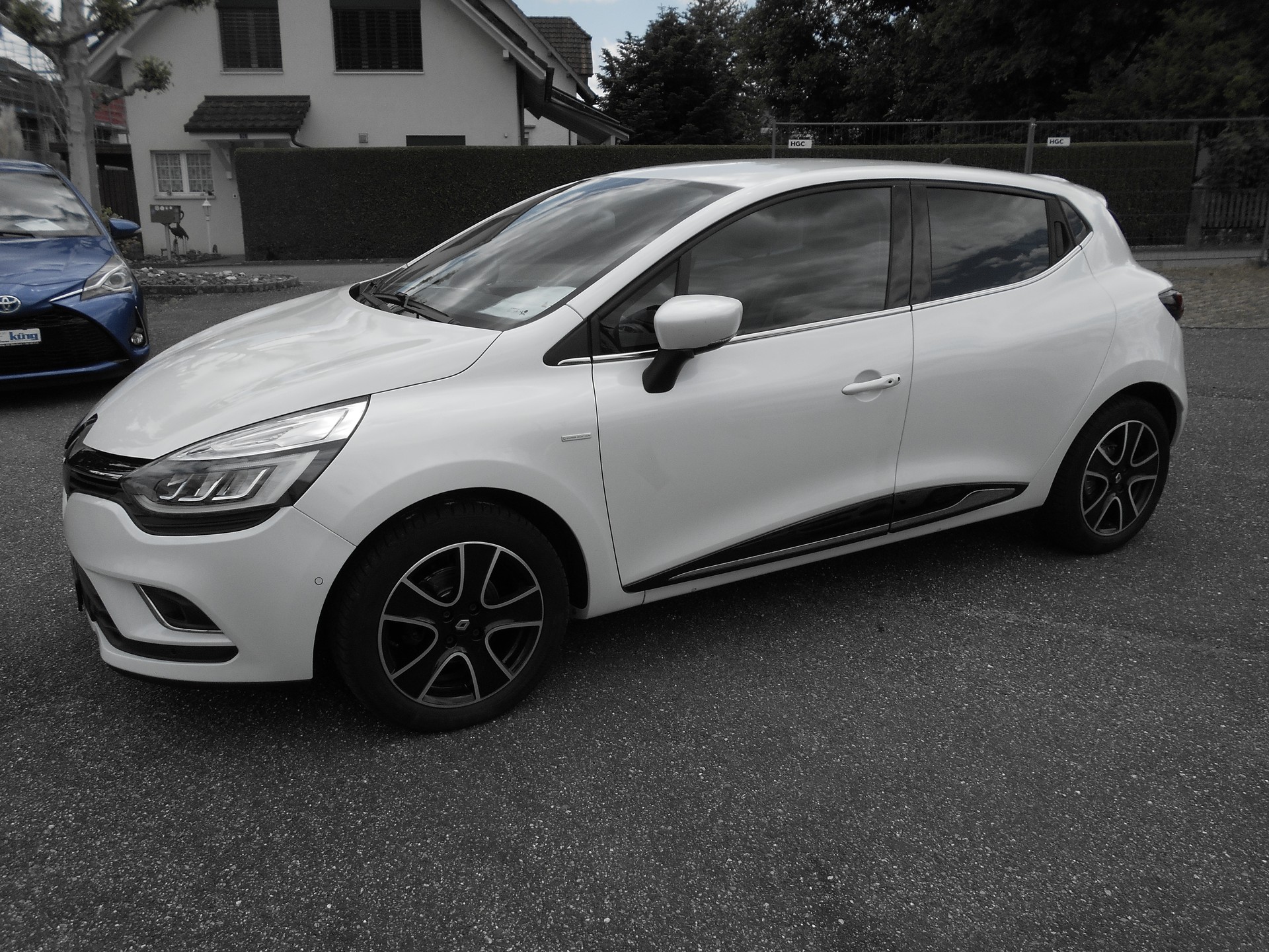 RENAULT Clio 1.2 16V T Swiss Edition EDC
