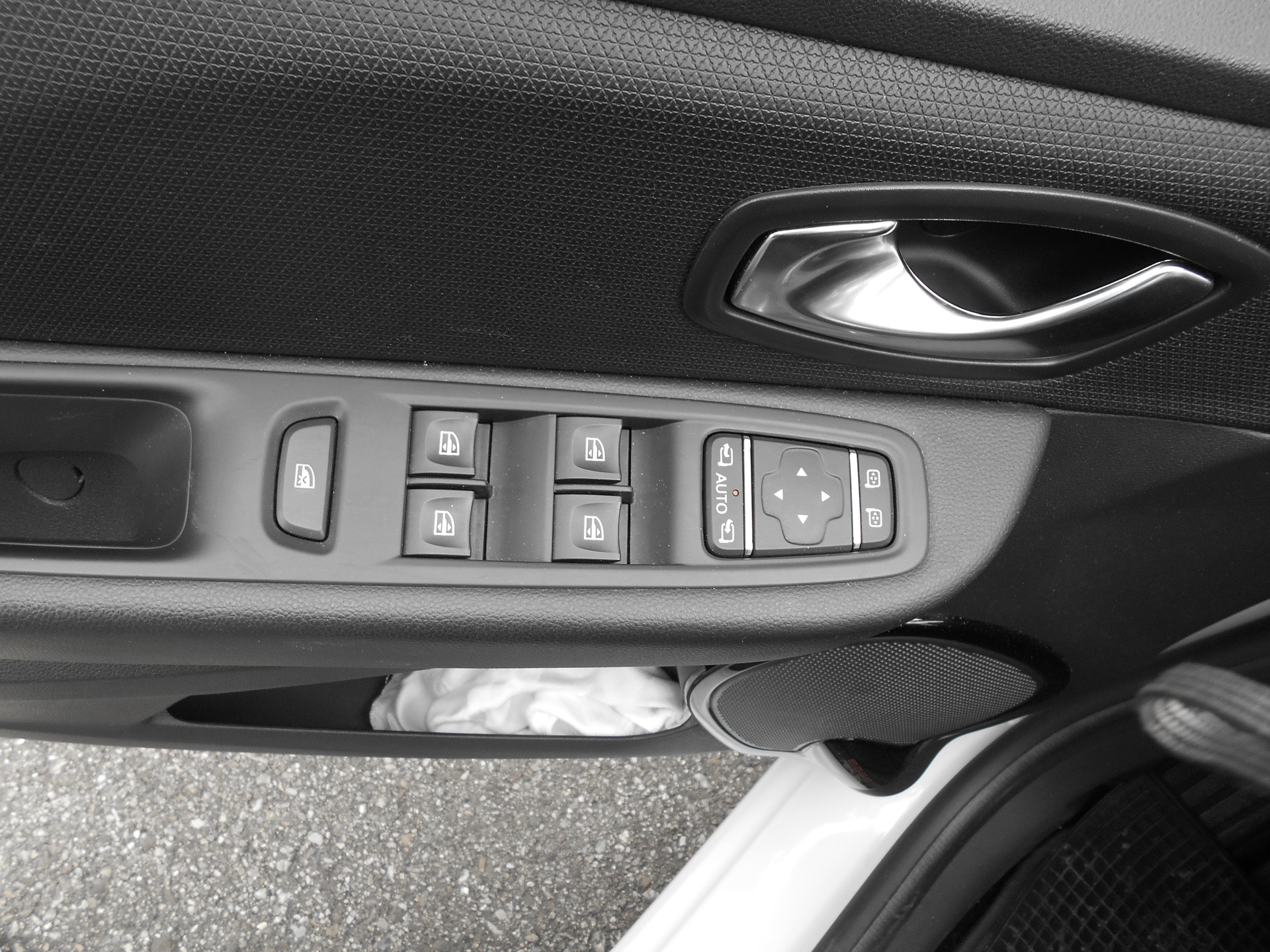 RENAULT Clio 1.2 16V T Swiss Edition EDC-image-8
