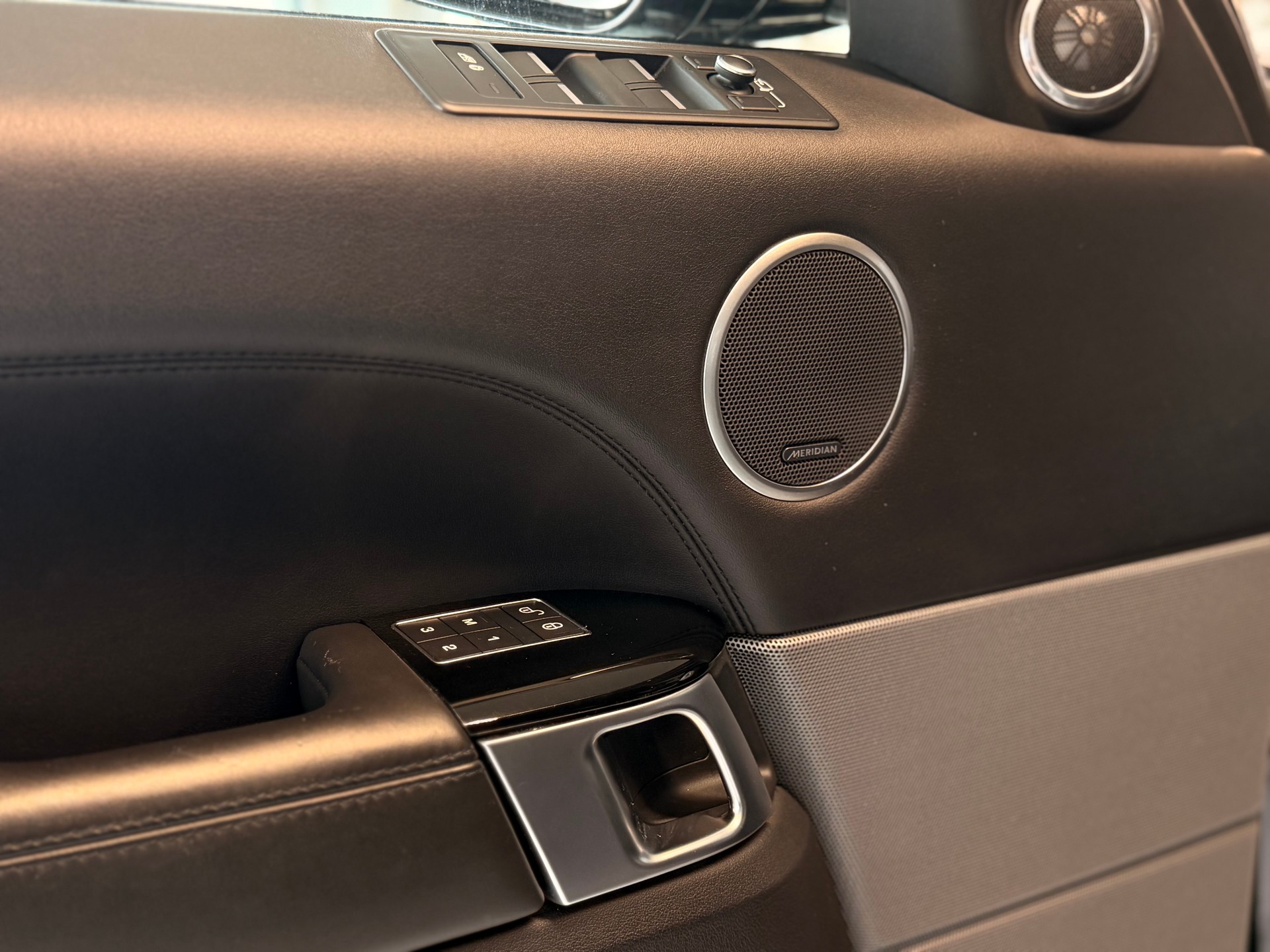 LAND ROVER Range Rover Sport 3.0 SDV6 HSE Automatic-image-16