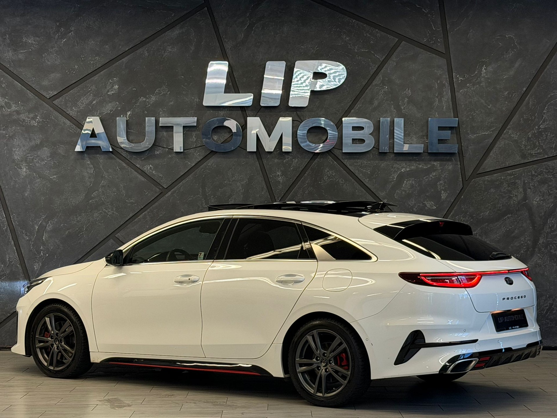 KIA ProCeed 1.6 T-GDi GT DCT-image-7