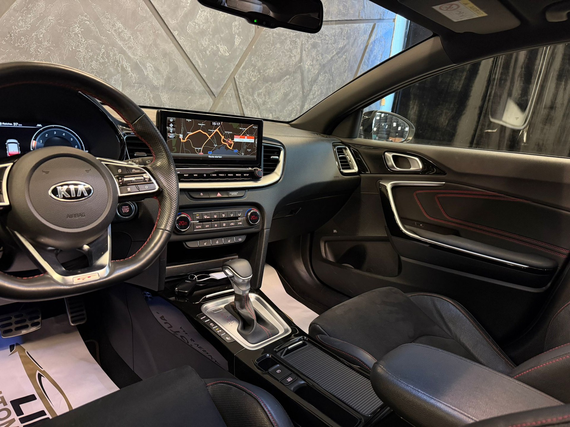 KIA ProCeed 1.6 T-GDi GT DCT-image-9
