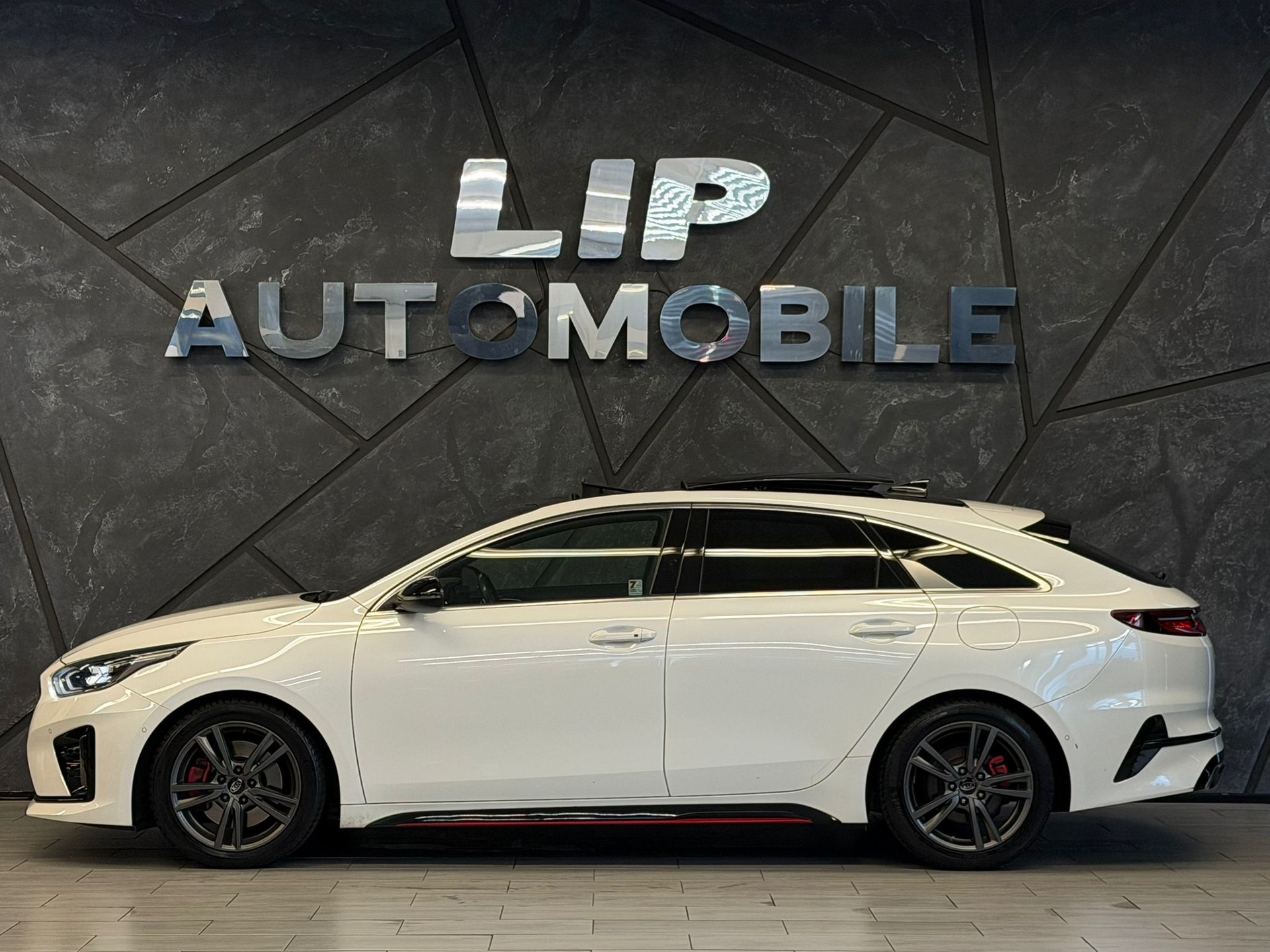 KIA ProCeed 1.6 T-GDi GT DCT-image-4