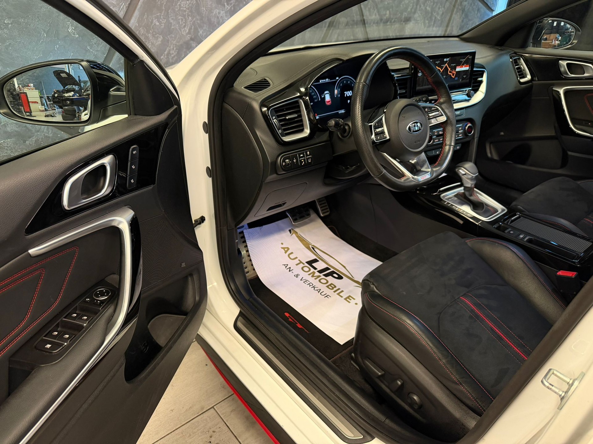 KIA ProCeed 1.6 T-GDi GT DCT-image-10