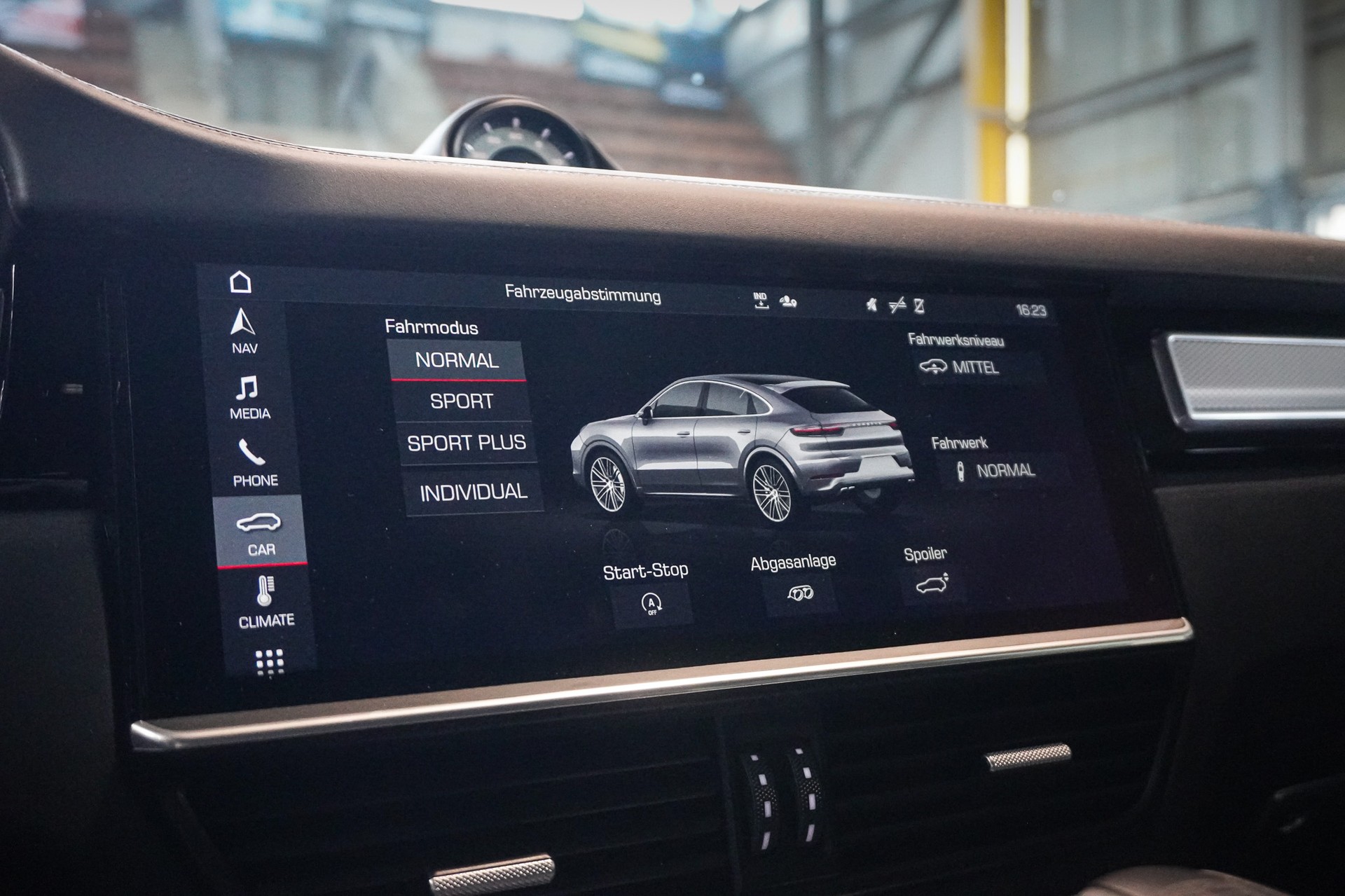 PORSCHE Cayenne Turbo Coupé-image-17