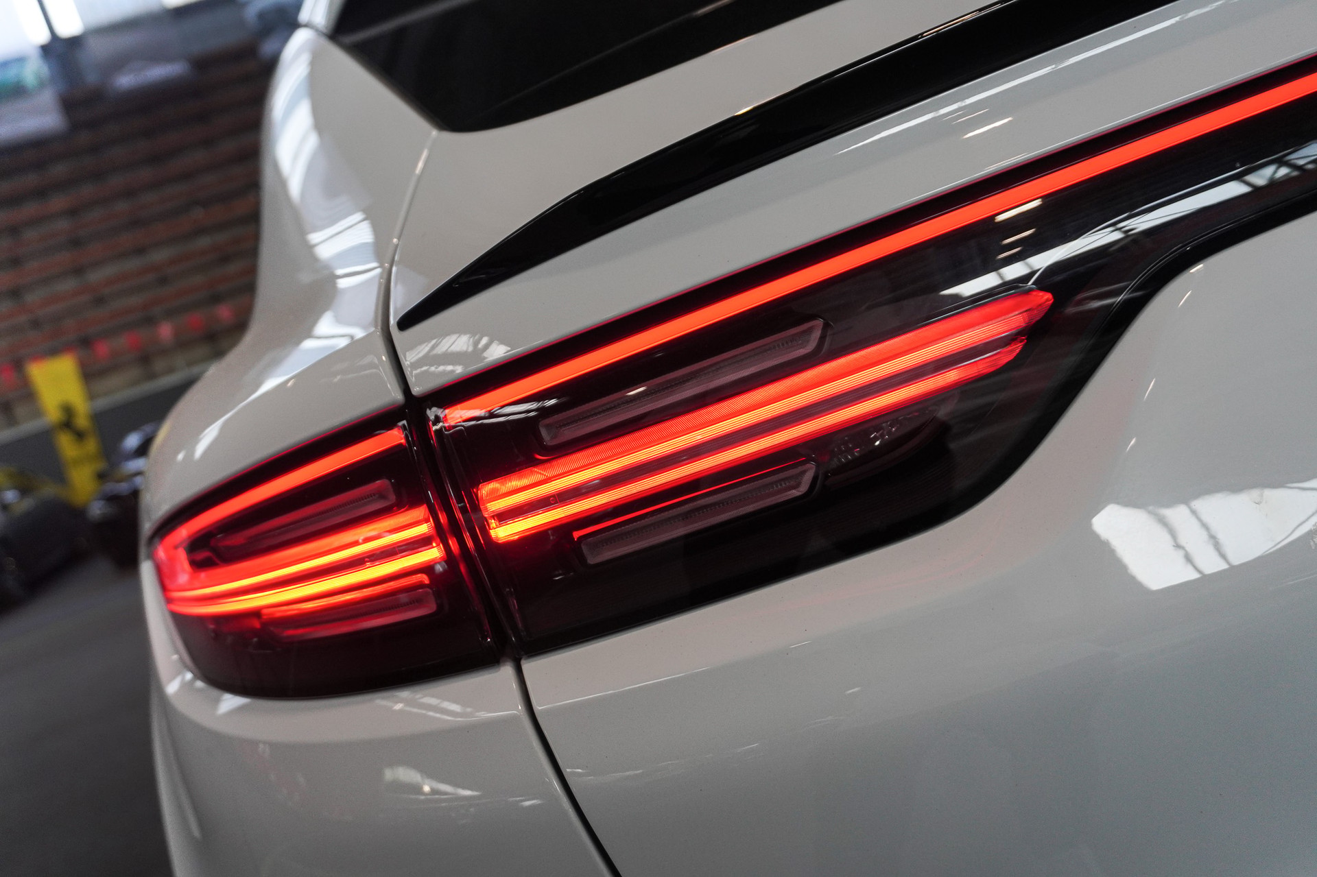 PORSCHE Cayenne Turbo Coupé-image-11