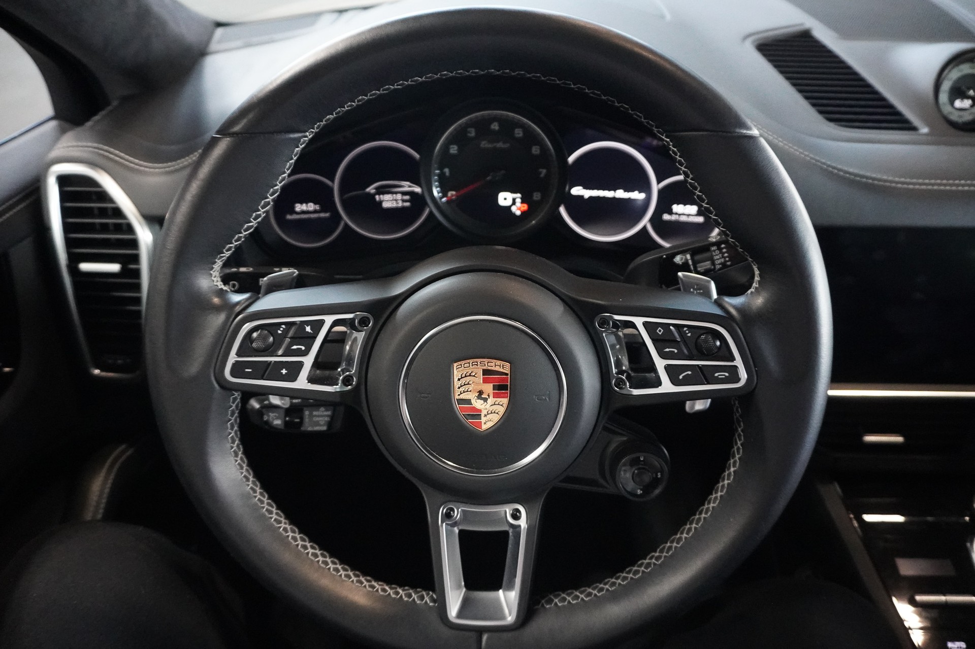 PORSCHE Cayenne Turbo Coupé-image-15