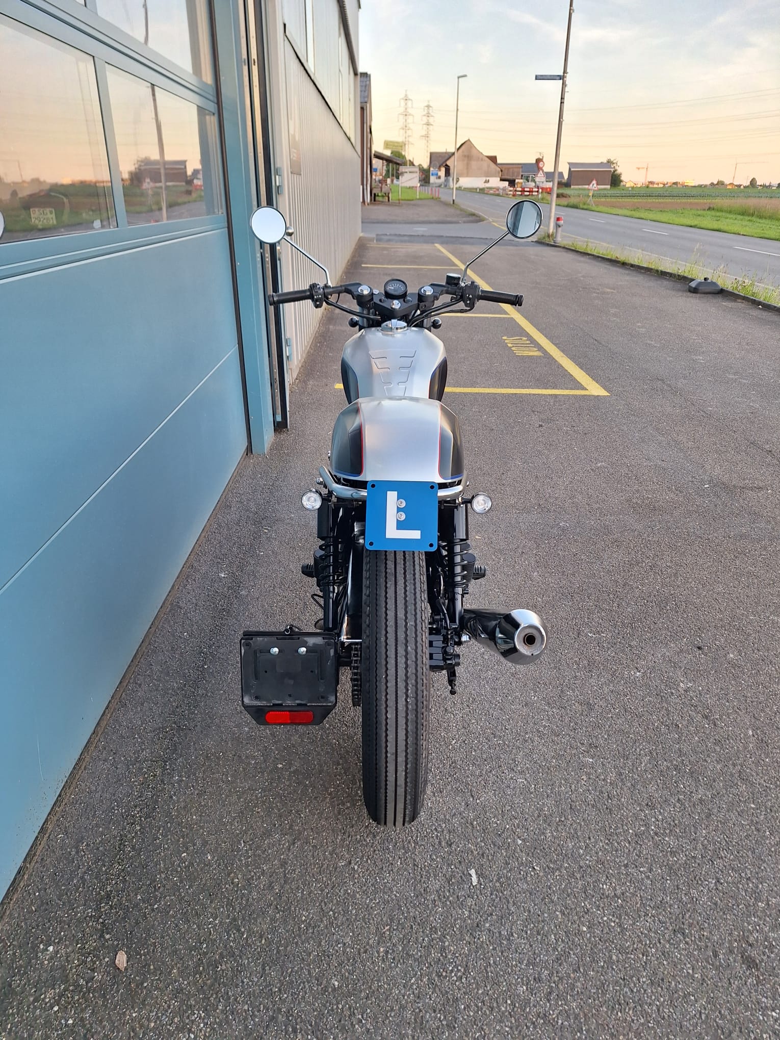 BRIXTON 125 Cafe Racer-image-3