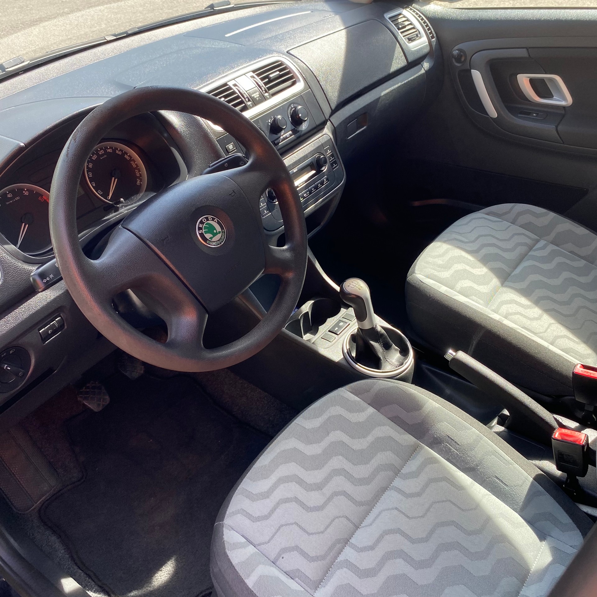 SKODA Fabia 1.4 Ambiente-image-6