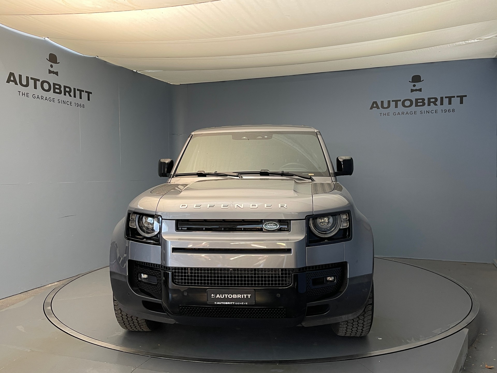 LAND ROVER Defender 110 3.0 D I6 300 SE-showroom-element-1
