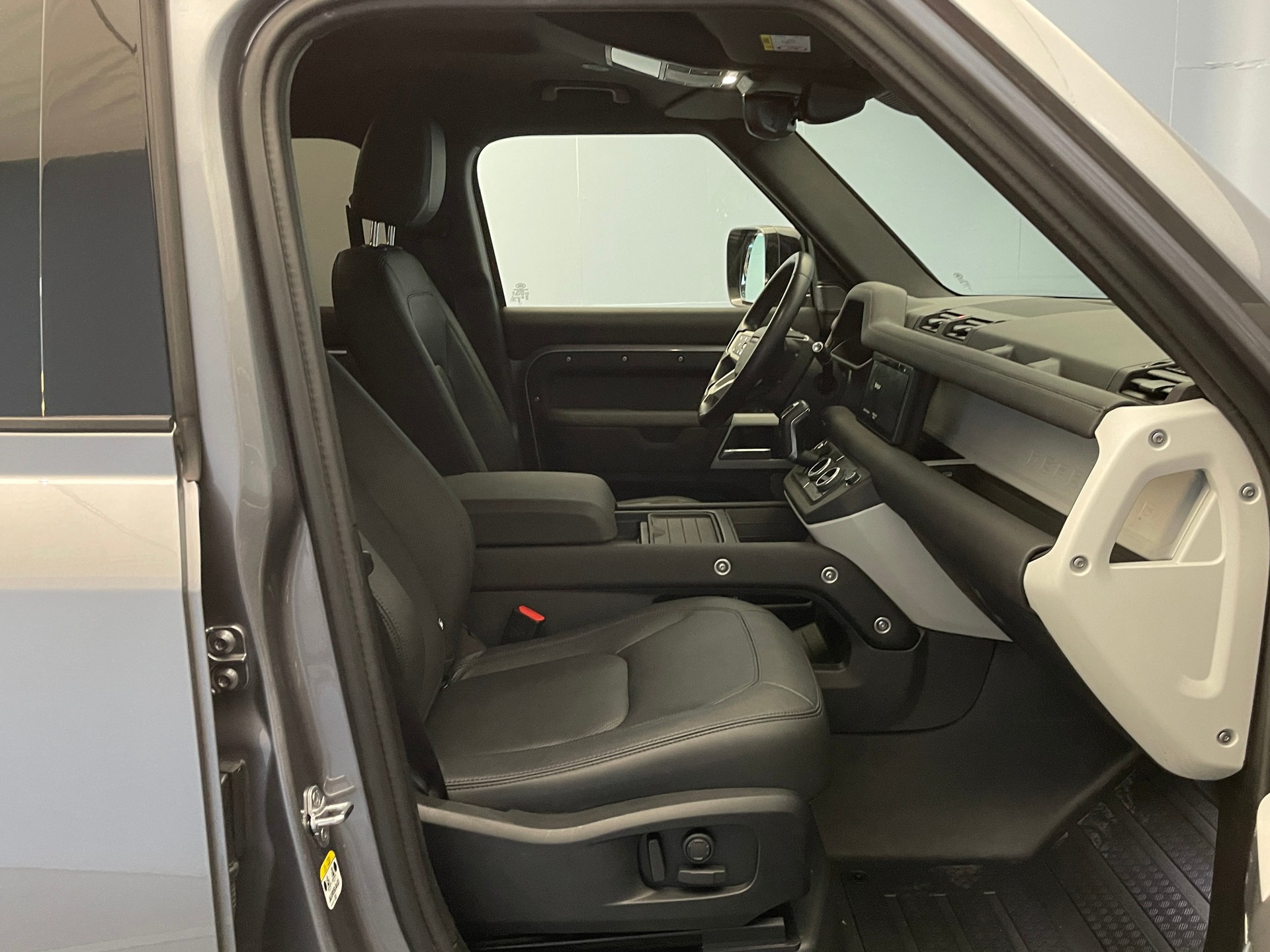 LAND ROVER Defender 110 3.0 D I6 300 SE-image-8