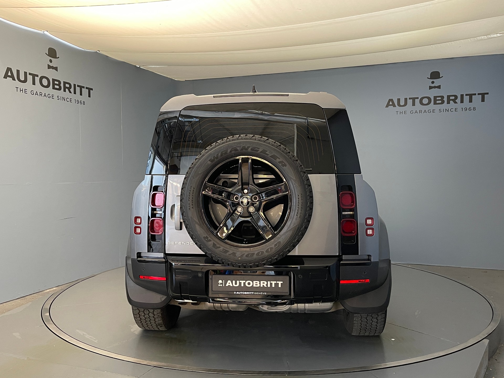 LAND ROVER Defender 110 3.0 D I6 300 SE-image-4
