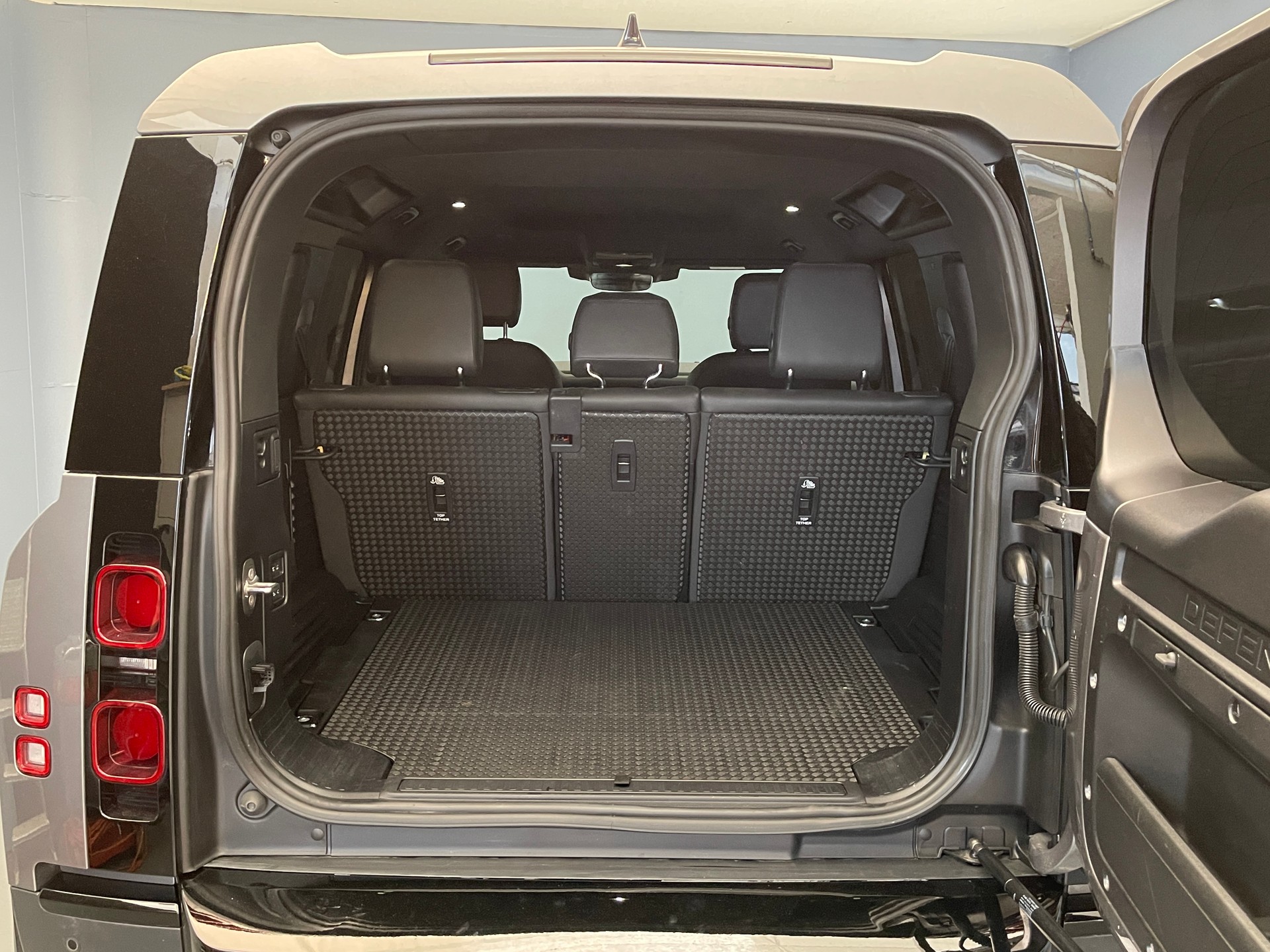 LAND ROVER Defender 110 3.0 D I6 300 SE-image-11