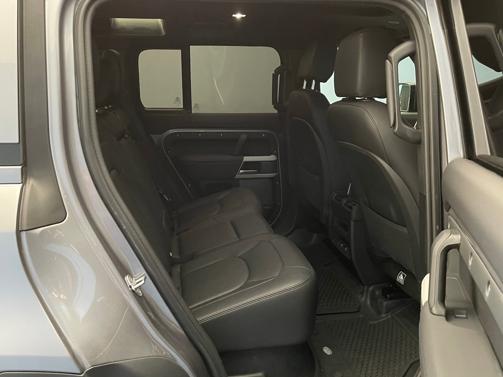 LAND ROVER Defender 110 3.0 D I6 300 SE-image-10