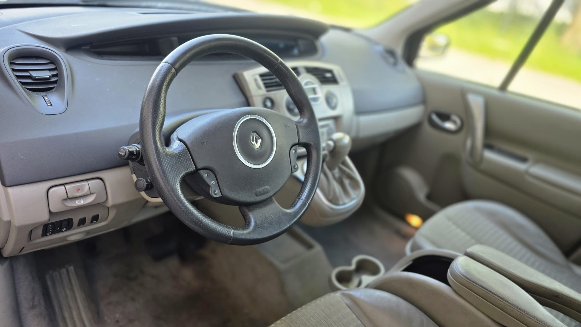 RENAULT Scénic 2.0 16V Dynamique-image-11