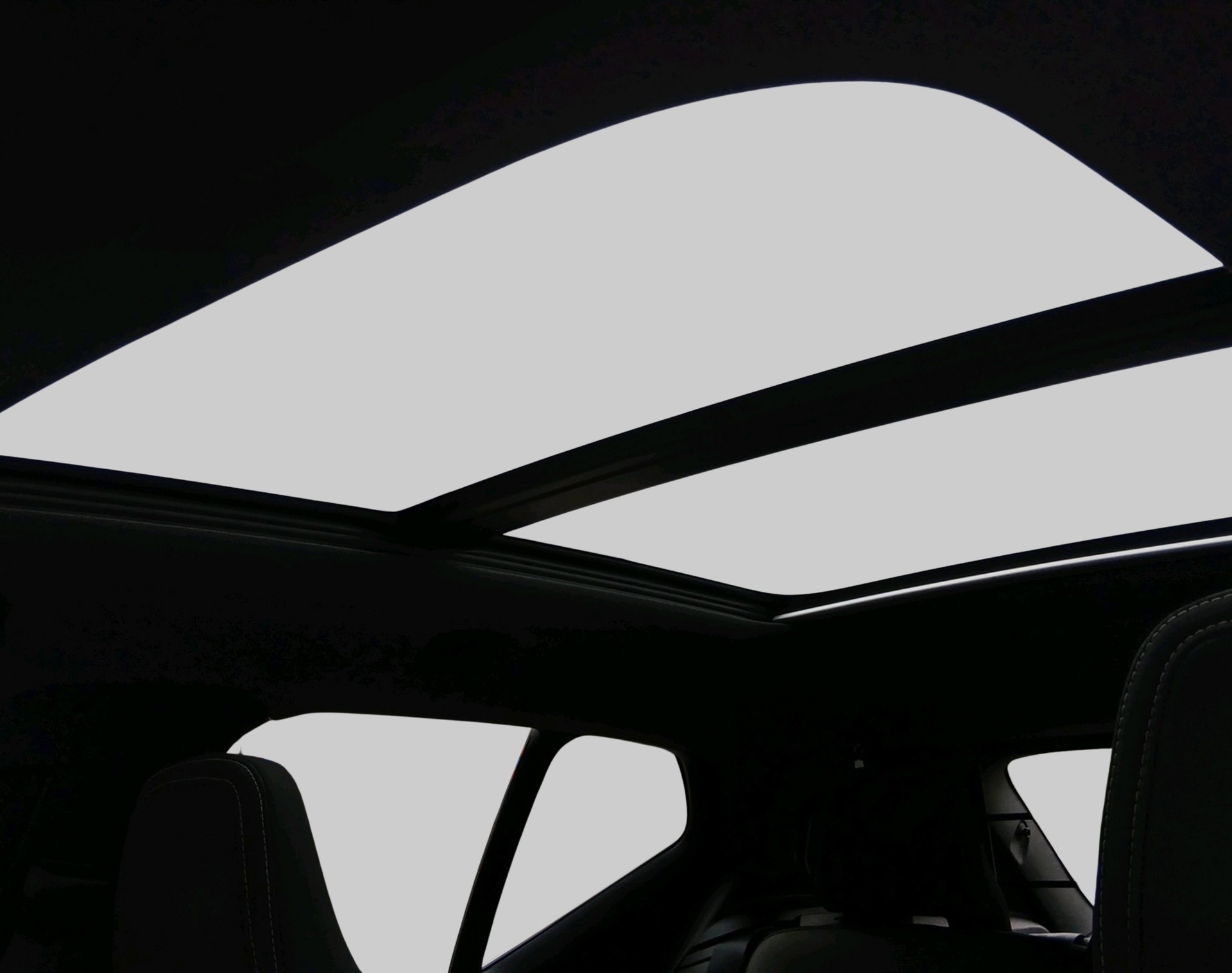 VOLVO XC40 1.5 T4 PiH R-Design Expre-image-16