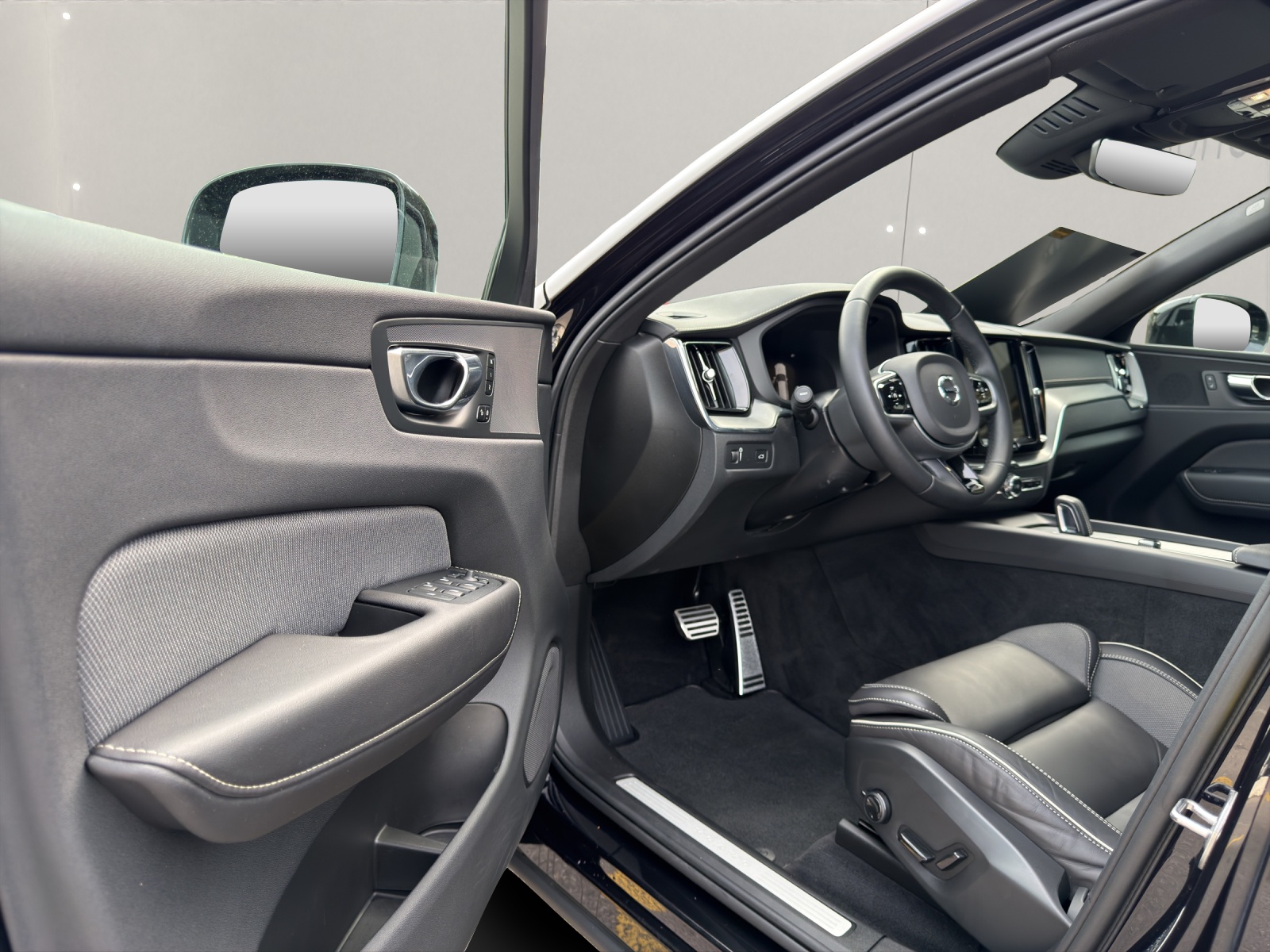 VOLVO XC60 2.0 B5 MH R-Design AWD-image-10