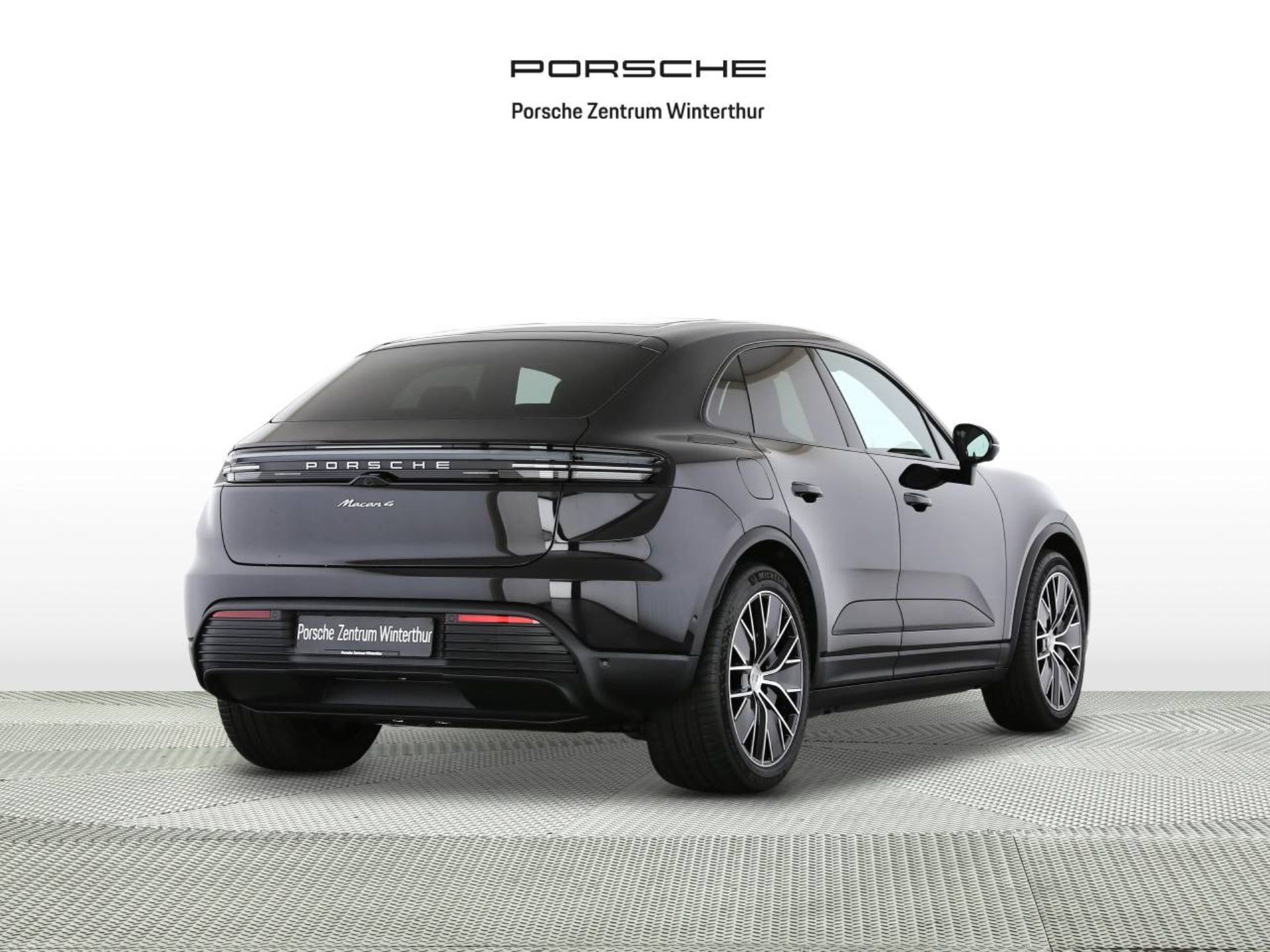 PORSCHE Macan 4-image-2