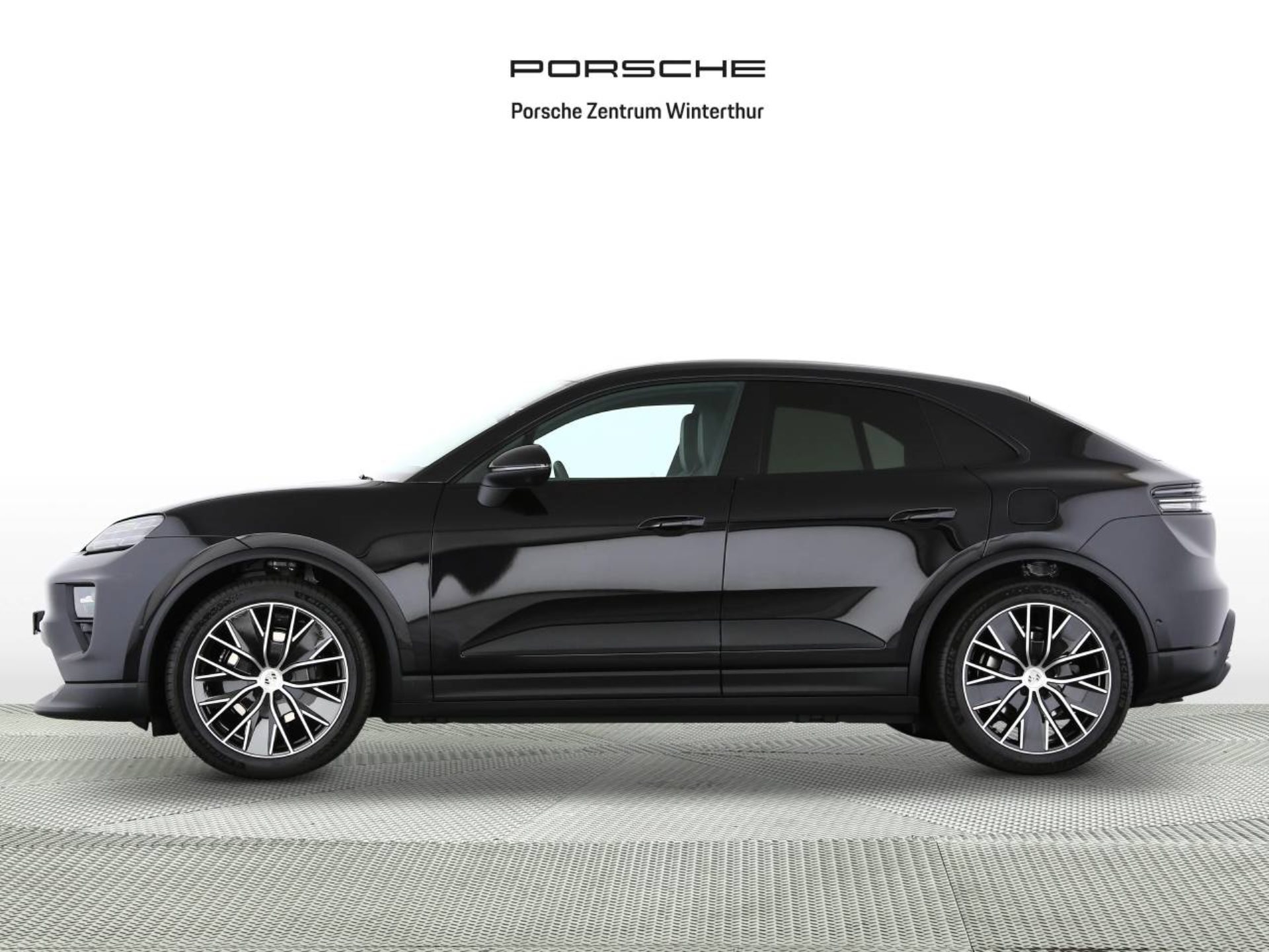 PORSCHE Macan 4-image-1