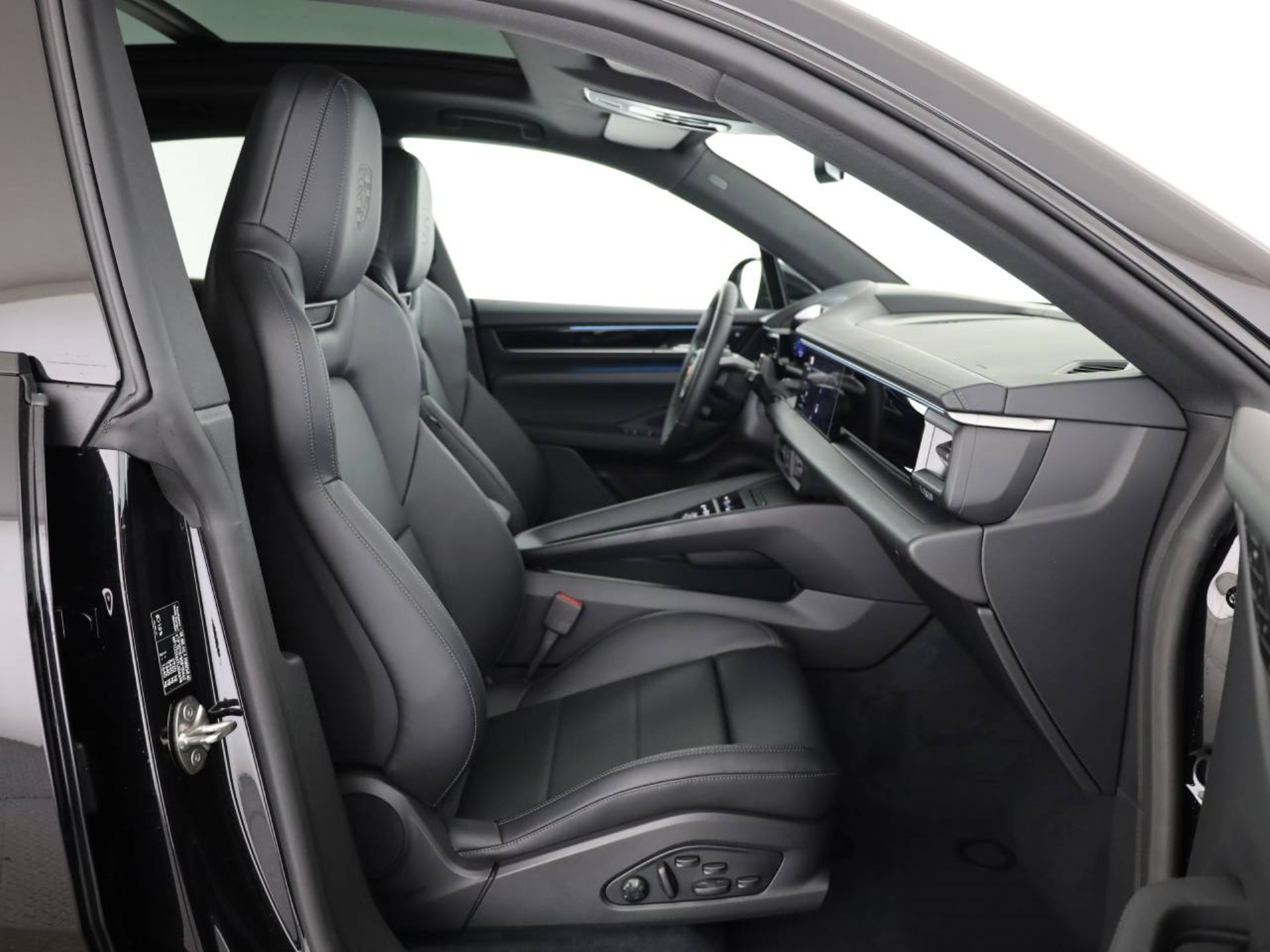 PORSCHE Macan 4-image-14