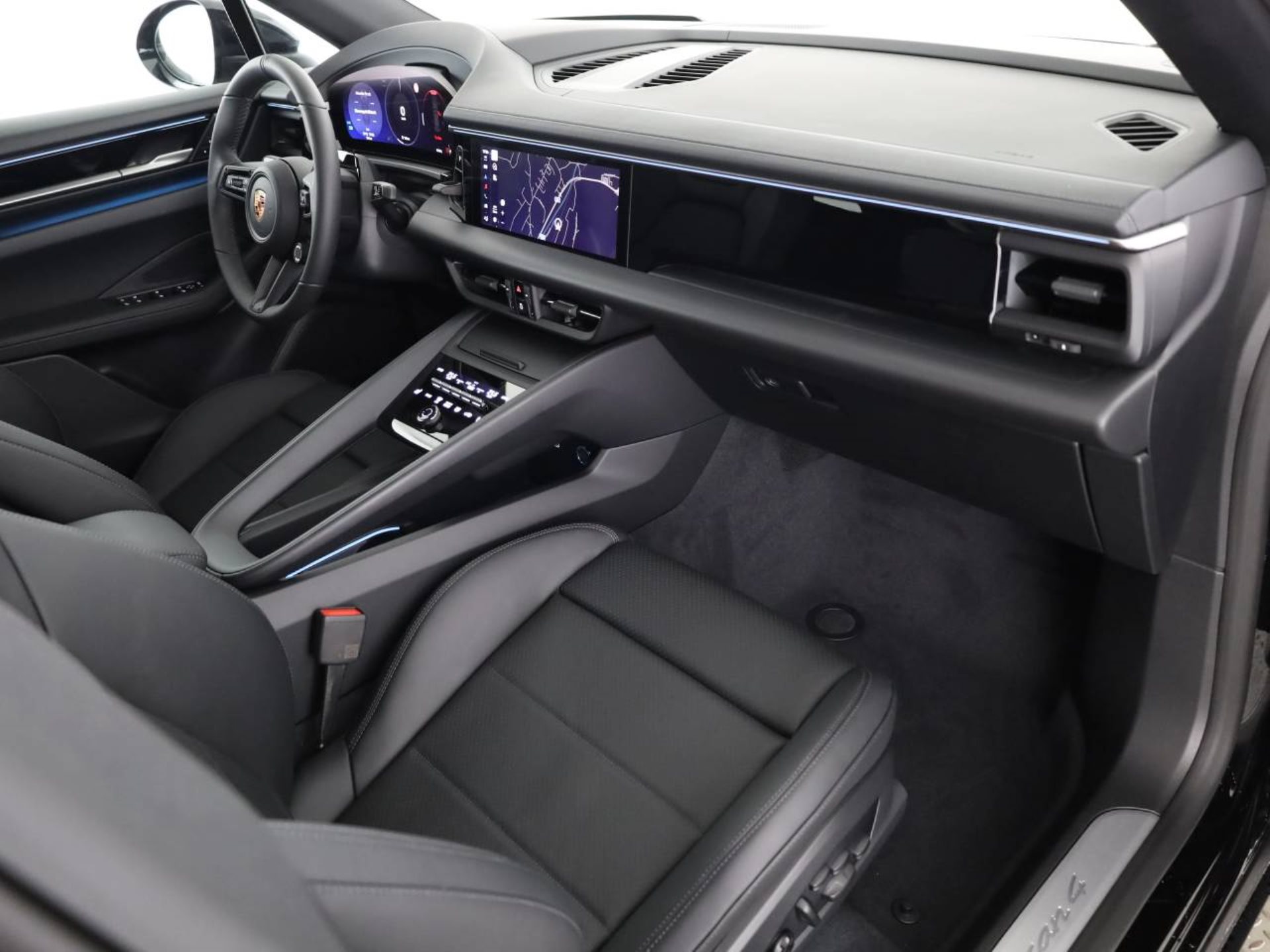 PORSCHE Macan 4-image-13