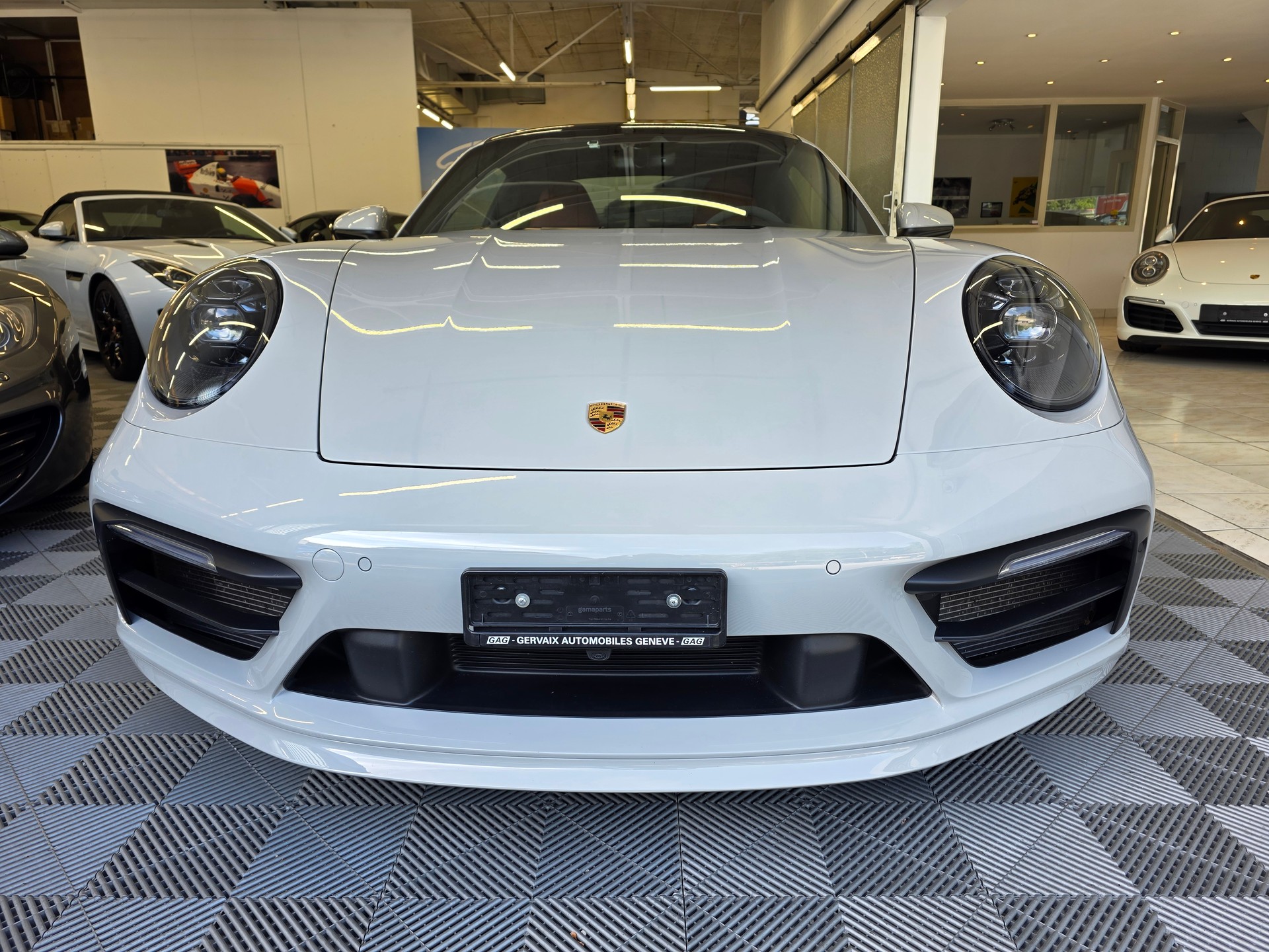 PORSCHE 911 Carrera 4S-image-3