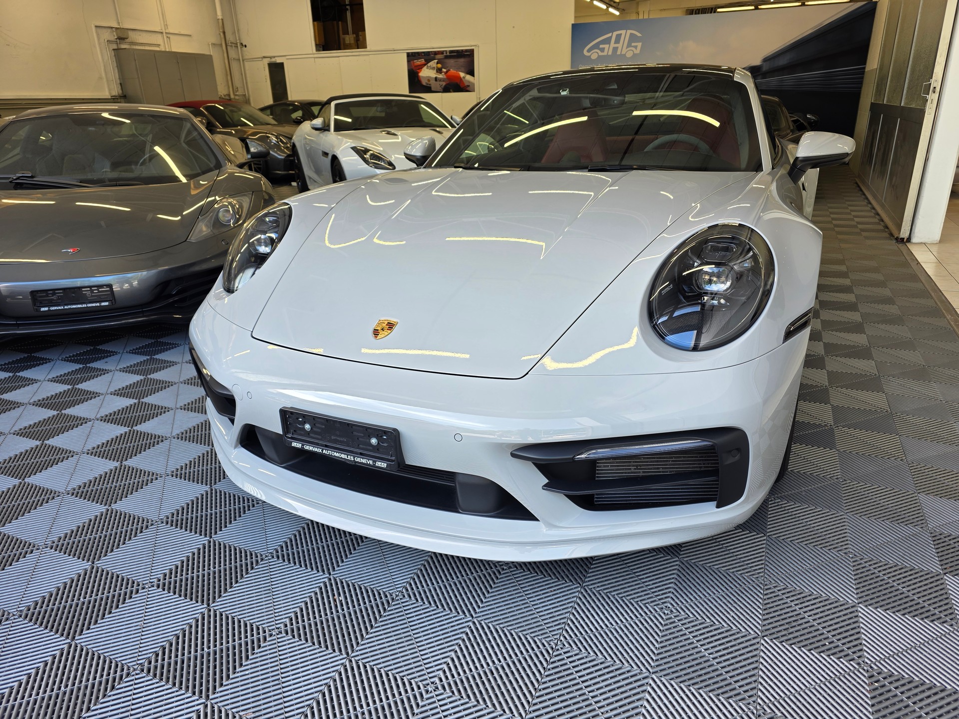 PORSCHE 911 Carrera 4S-image-0