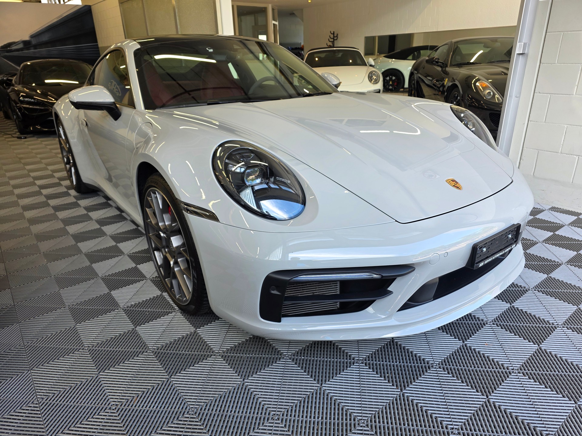 PORSCHE 911 Carrera 4S-image-1