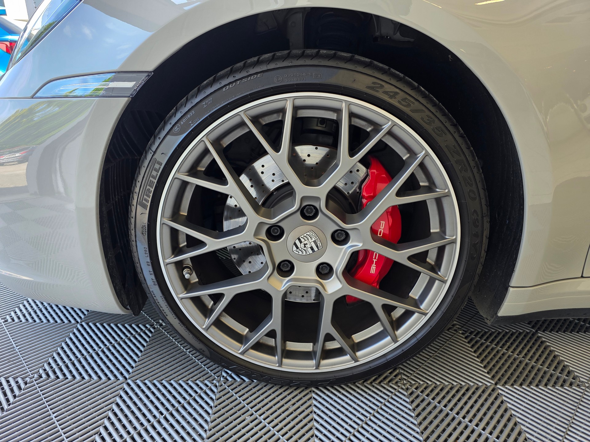 PORSCHE 911 Carrera 4S-image-7