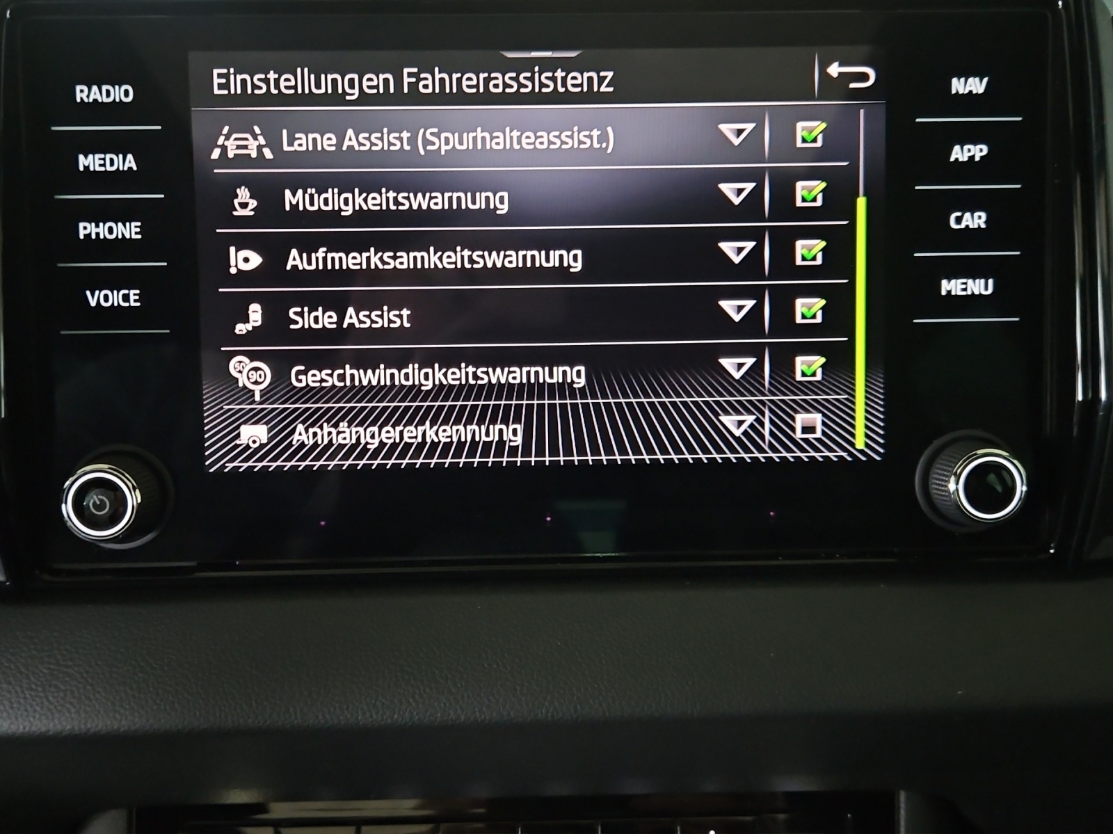 SKODA Karoq 2.0 TDI CR Sport Line 4x4 DSG-image-18