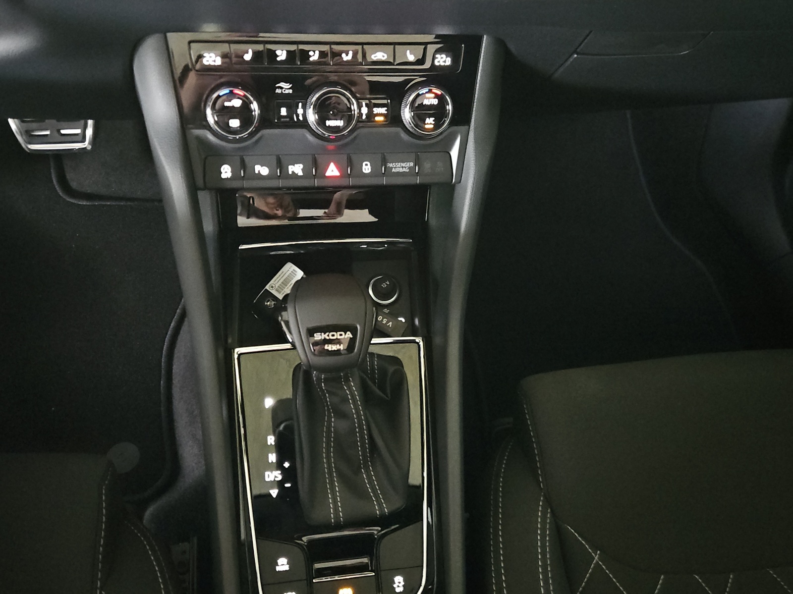 SKODA Karoq 2.0 TDI CR Sport Line 4x4 DSG-image-20