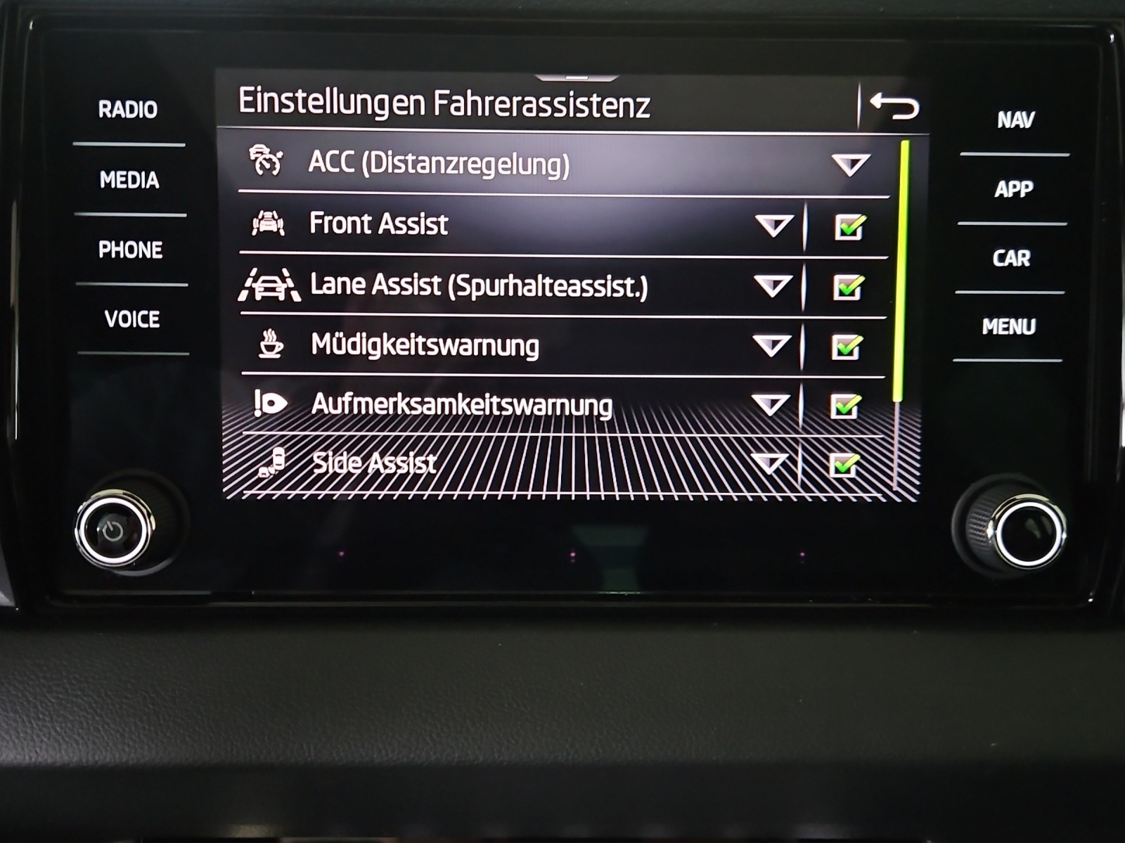 SKODA Karoq 2.0 TDI CR Sport Line 4x4 DSG-image-17
