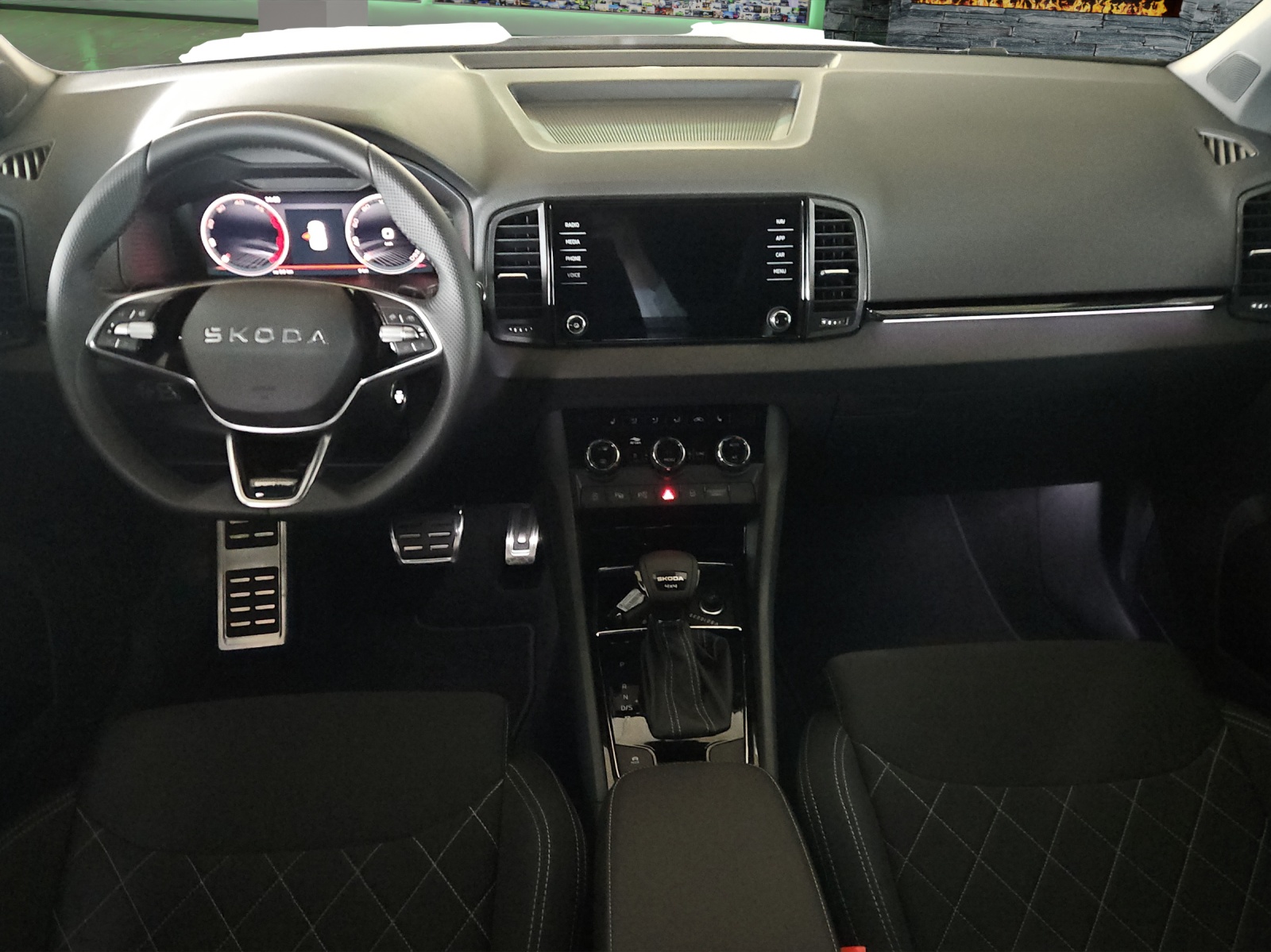 SKODA Karoq 2.0 TDI CR Sport Line 4x4 DSG-image-7