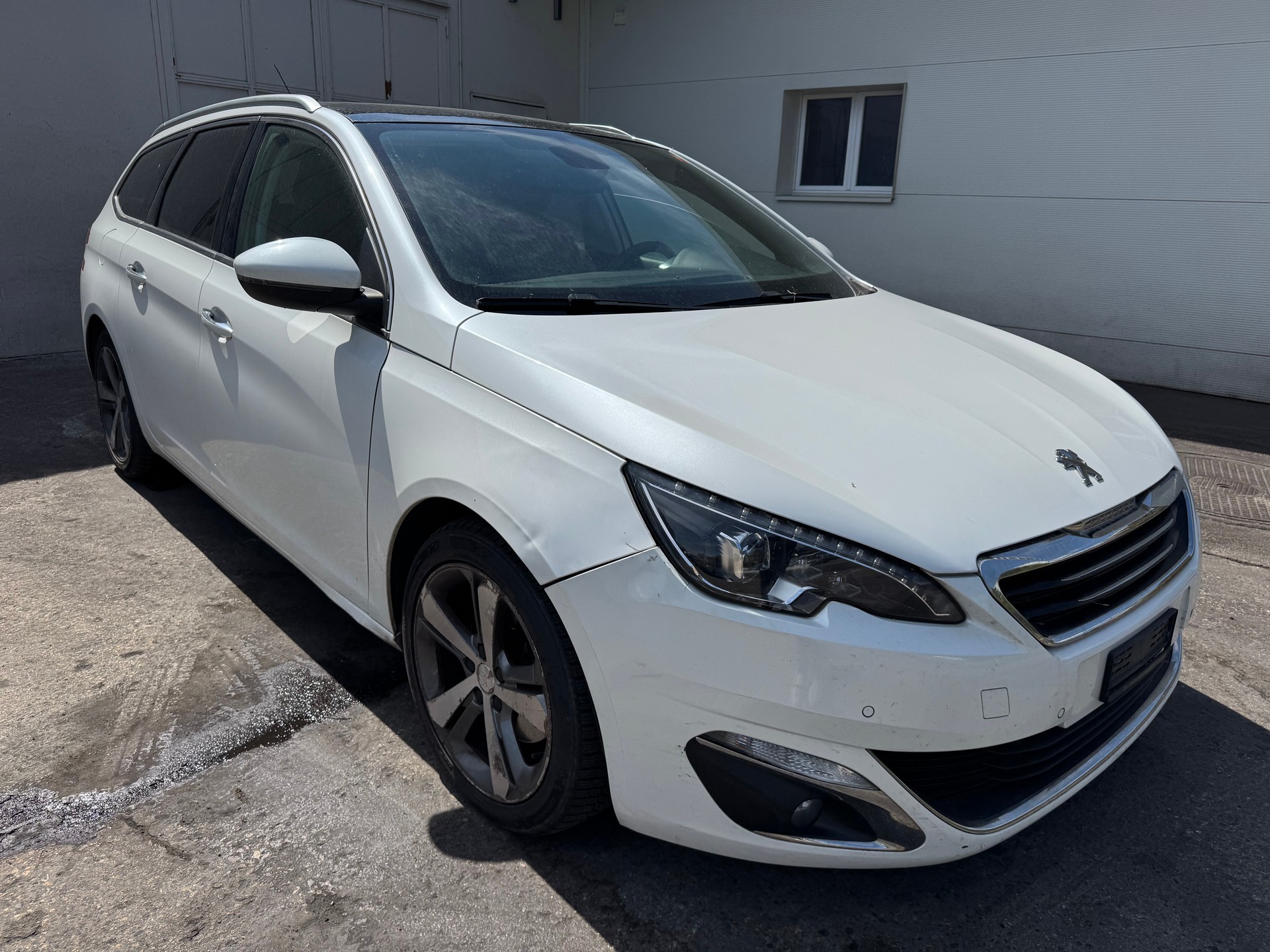 PEUGEOT 308 SW 2.0 BlueHDI Allure-image-1
