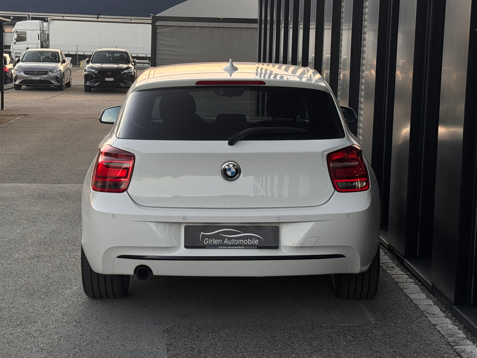 BMW 116i Sport Line Steptronic-image-5
